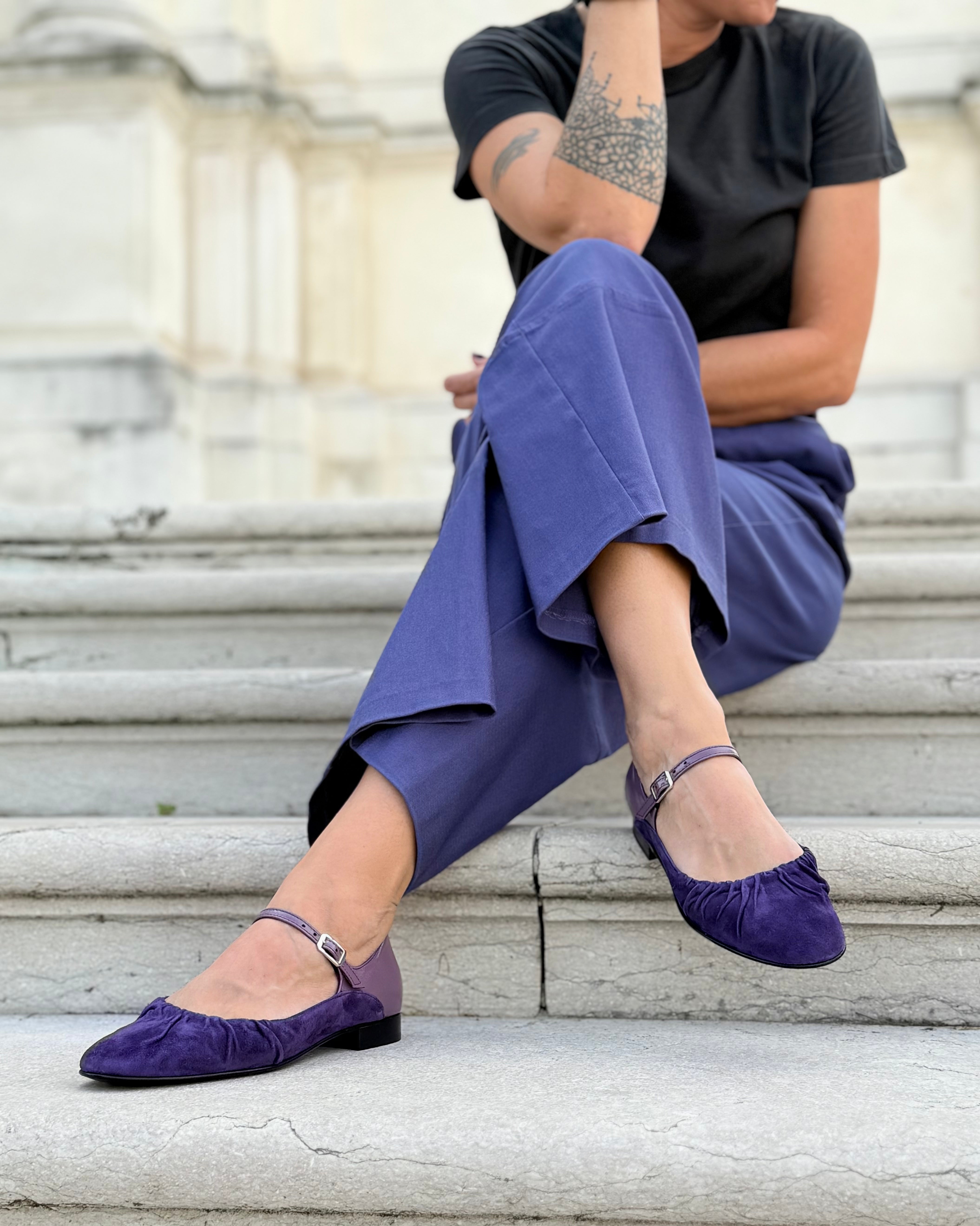 Image of Minosse Purple ballerina in camoscio viola con cinturino tacco 1.5 cm artigianale marchigiana