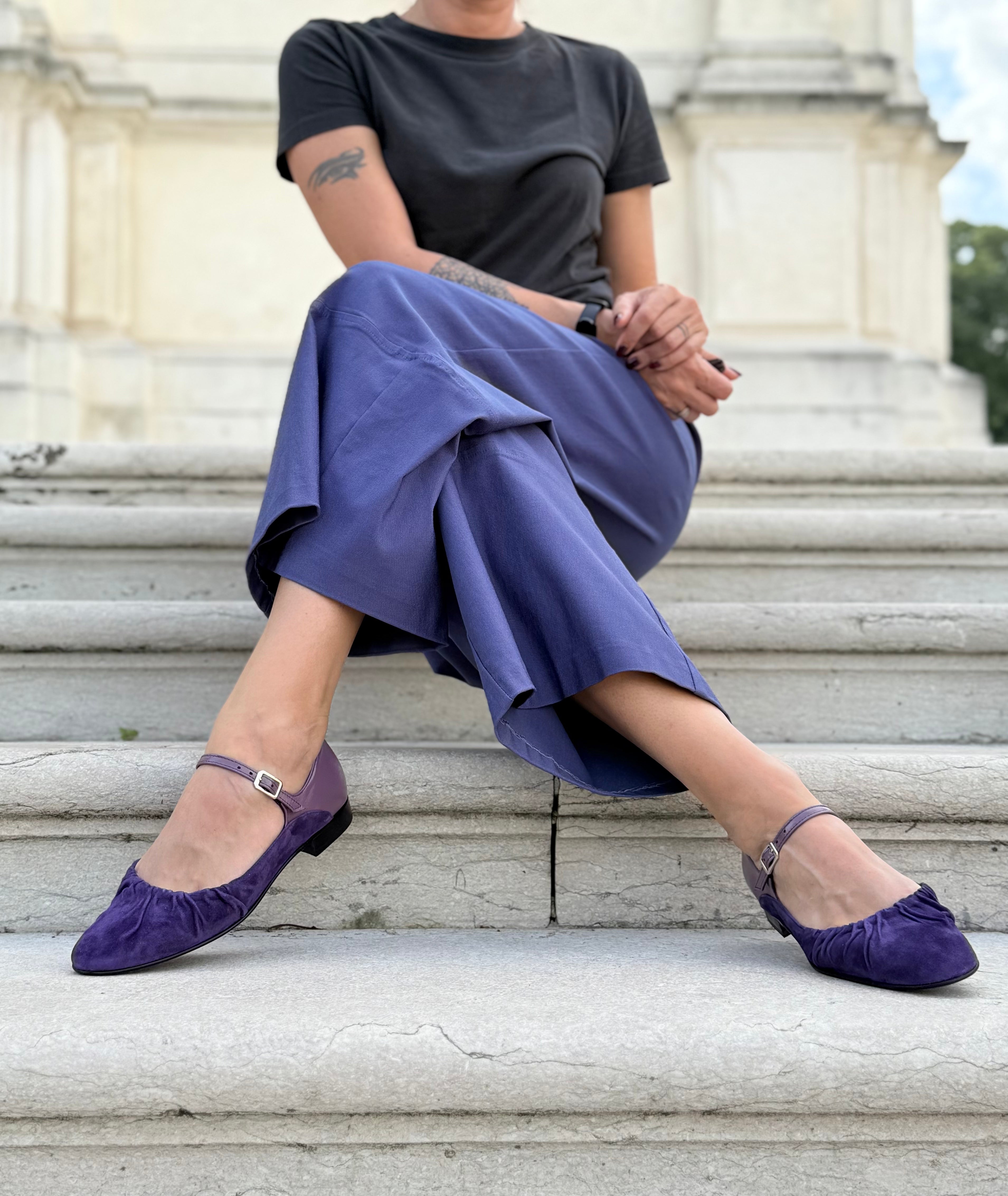 Image of Minosse Purple ballerina in camoscio viola con cinturino tacco 1.5 cm artigianale marchigiana