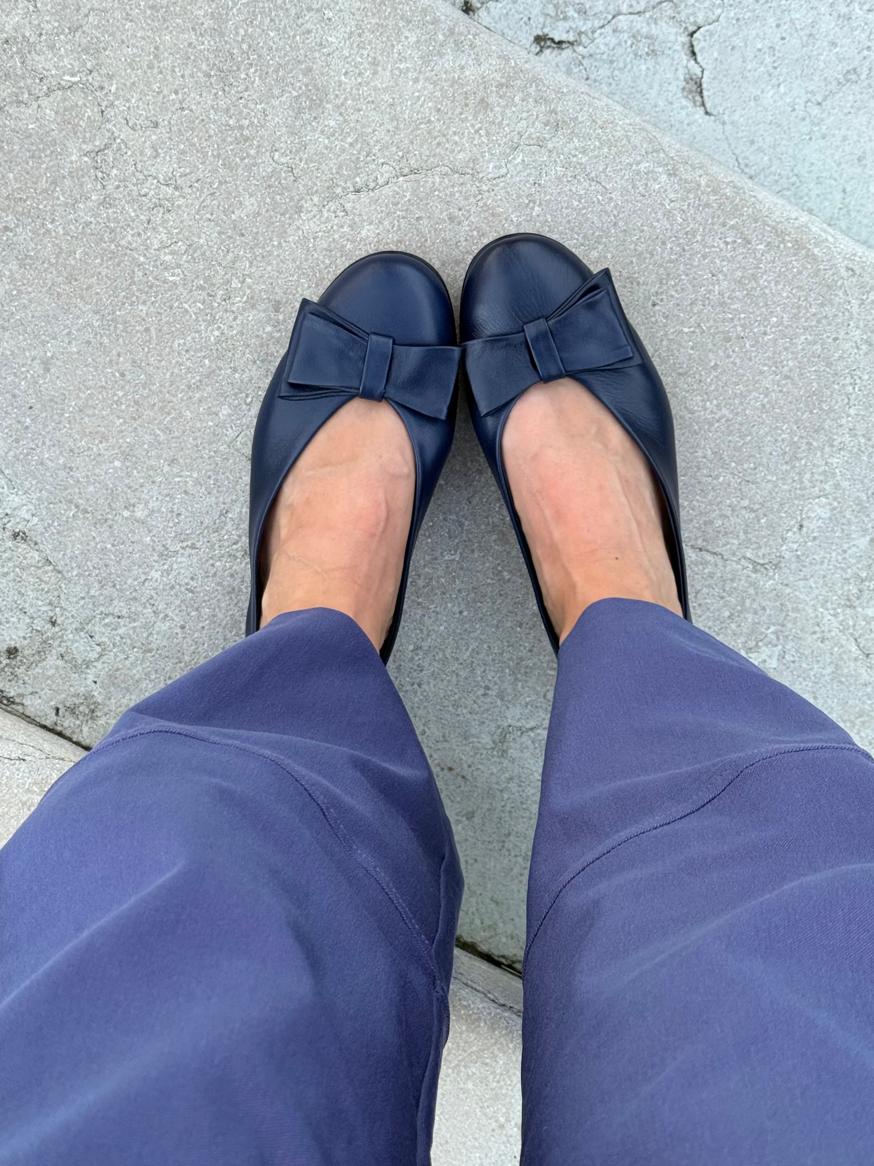 Image of Frack Blue ballerina a sacchetto in nappa blu lavorazione artigianale marchigiana