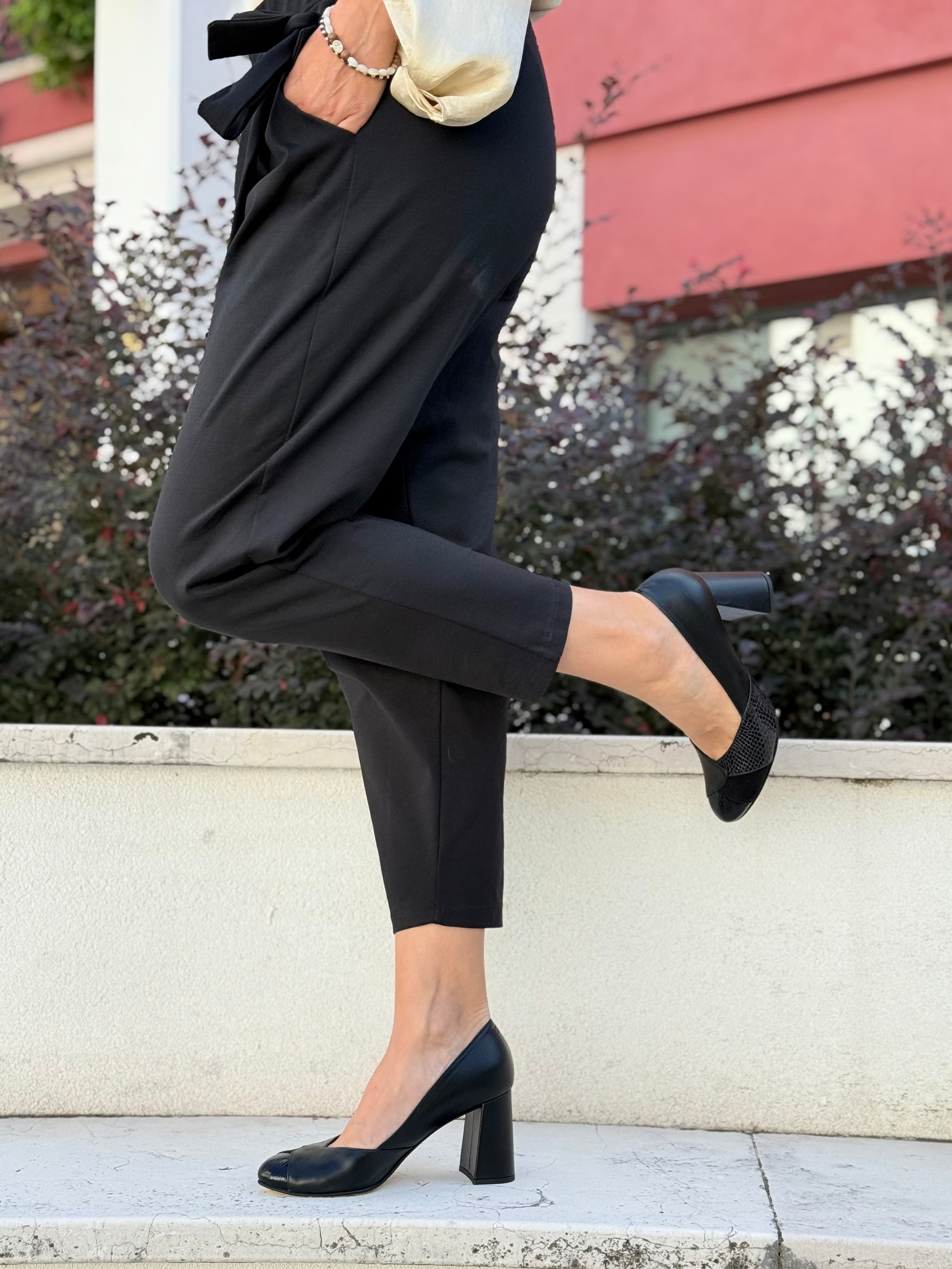 Image of Virna  Black decolletè in nappa nera tacco 8 cm artigianale marchigiano