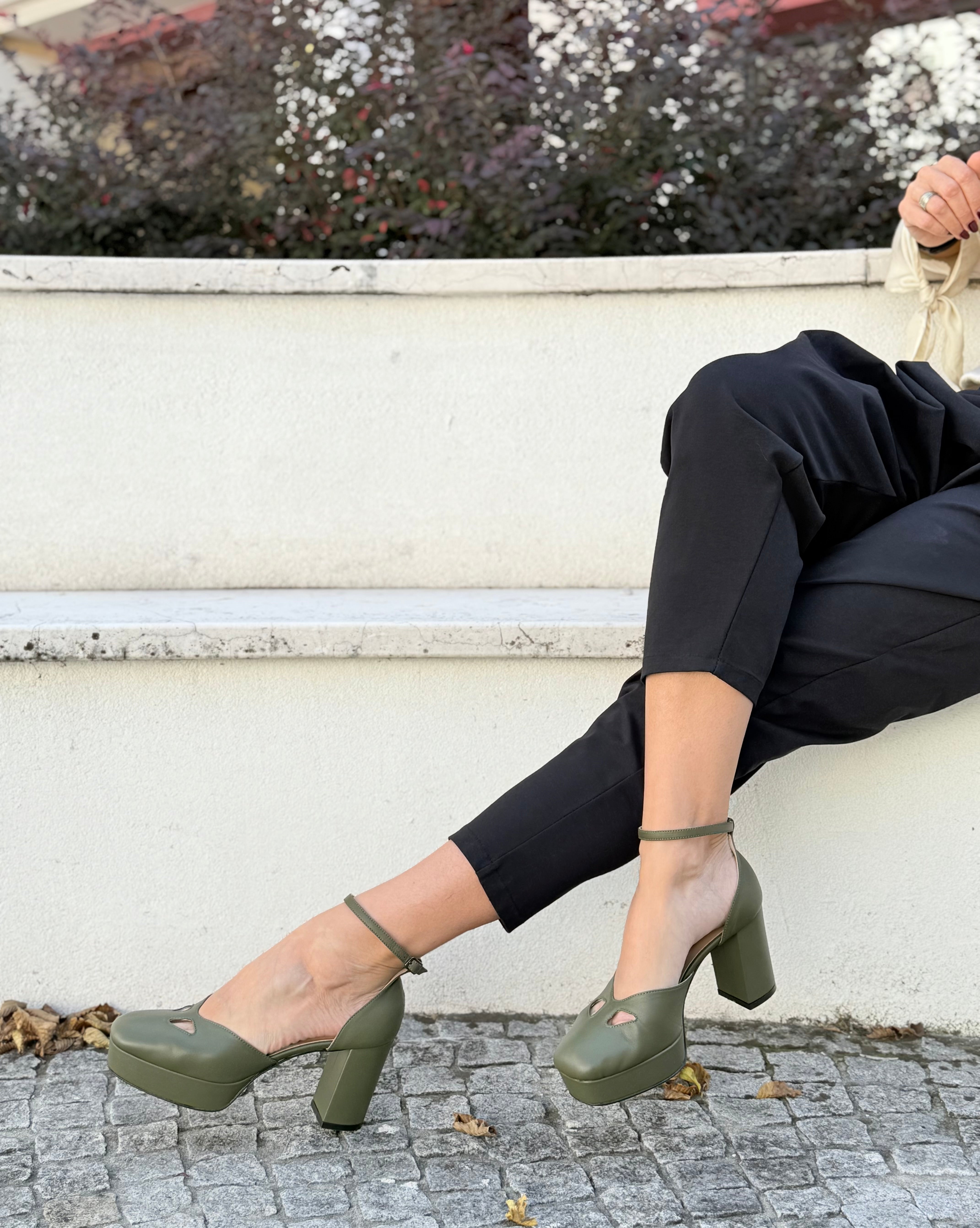 Dolly Mili decollete in nappa verde militare con cinturino - tacco 8.5 - artigianale marchigiana