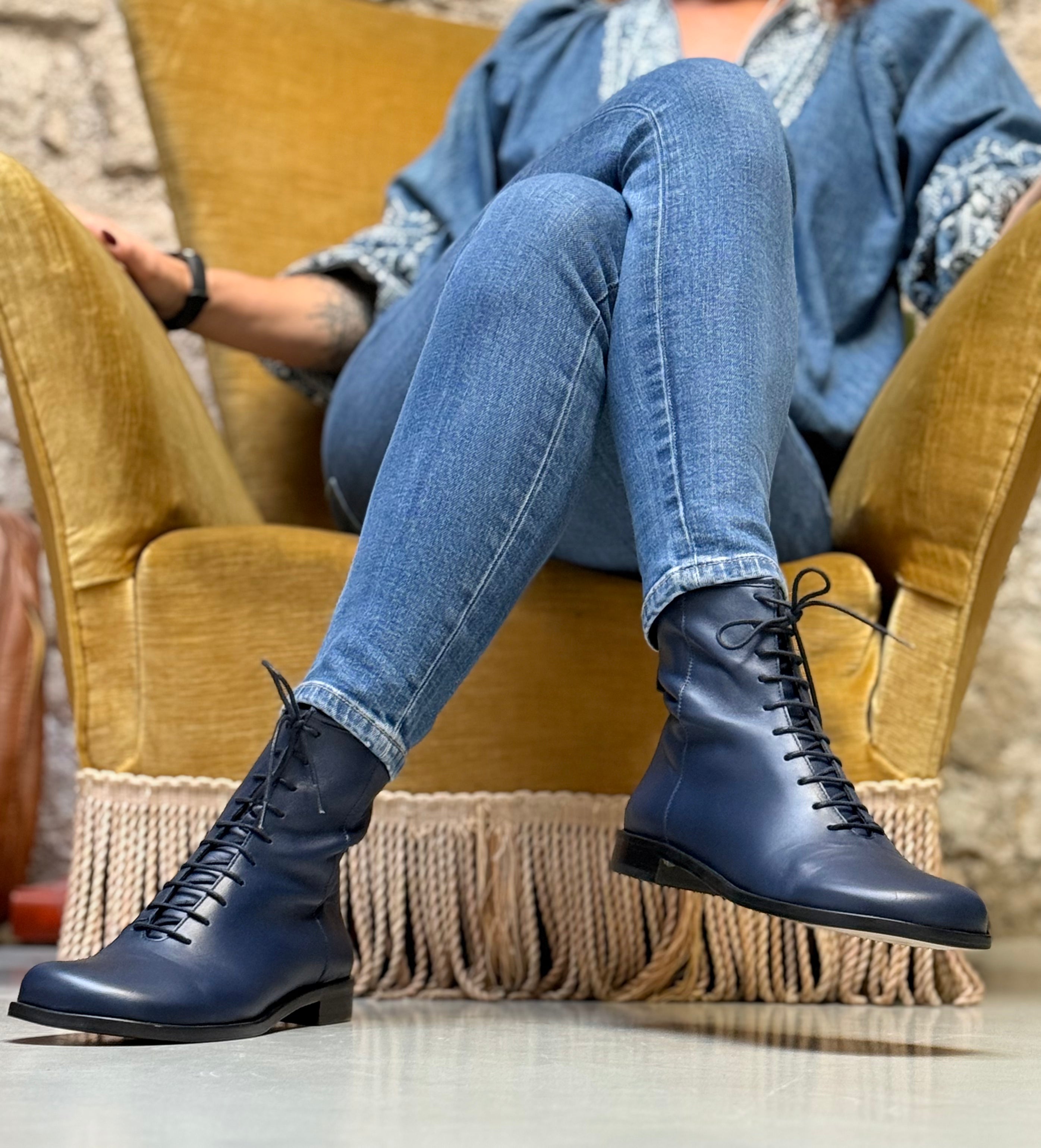 Ozzy Ocean stivaletto allacciato in nappa blu con cerniera artigianale