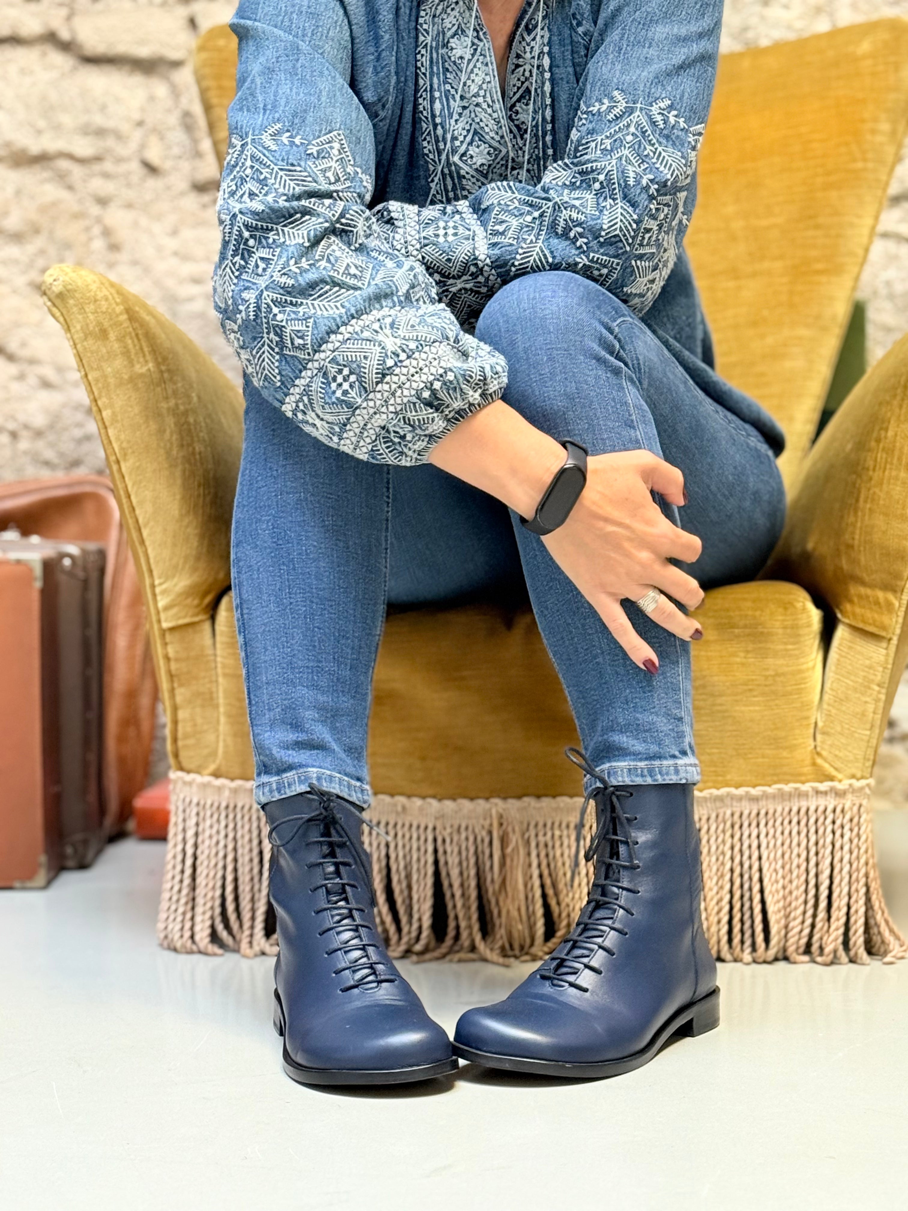 Image of Ozzy Ocean stivaletto allacciato in nappa blu con cerniera artigianale