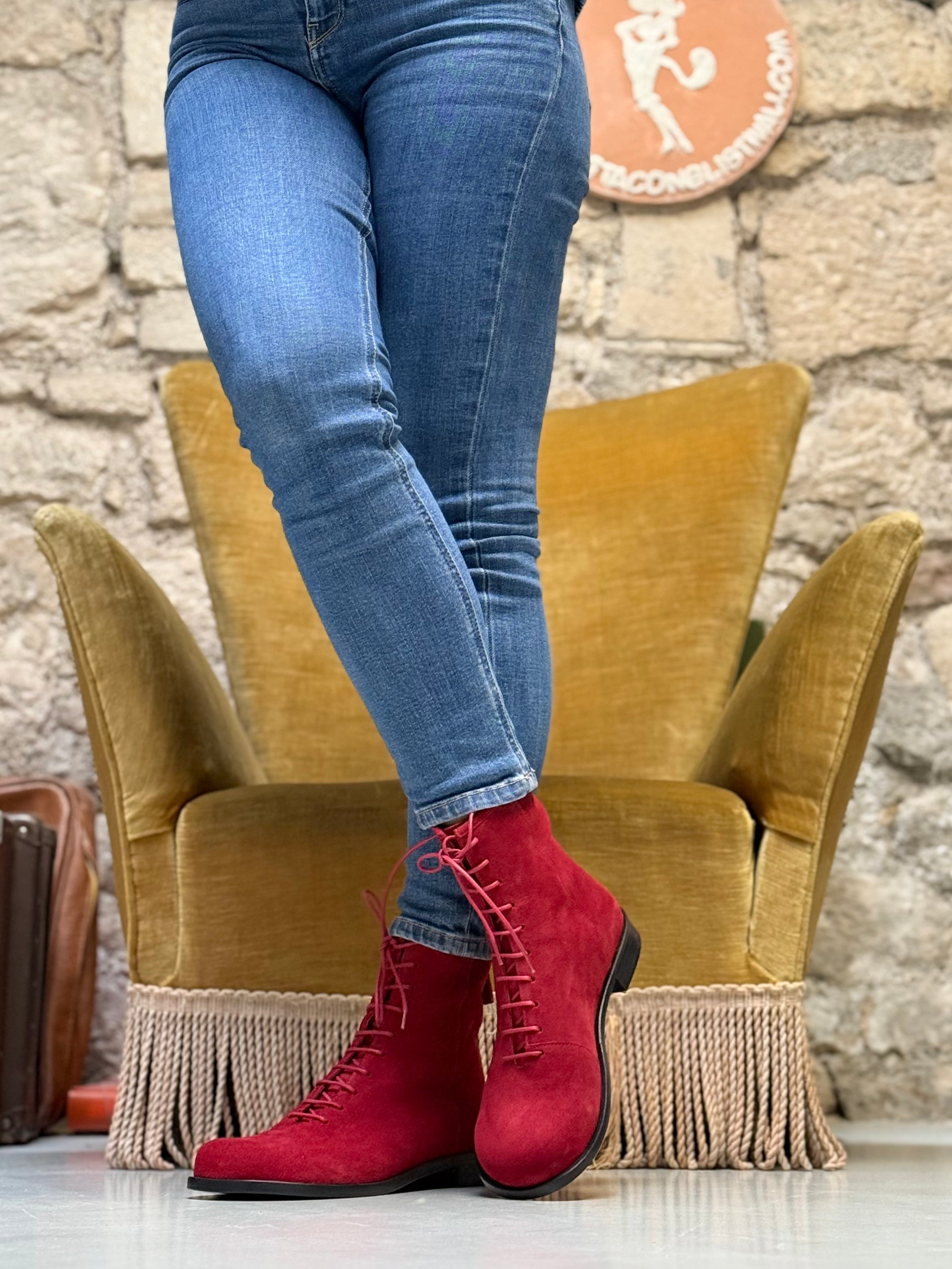 Ozzy Red stivaletto allacciato in camoscio rosso con cerniera artigianale