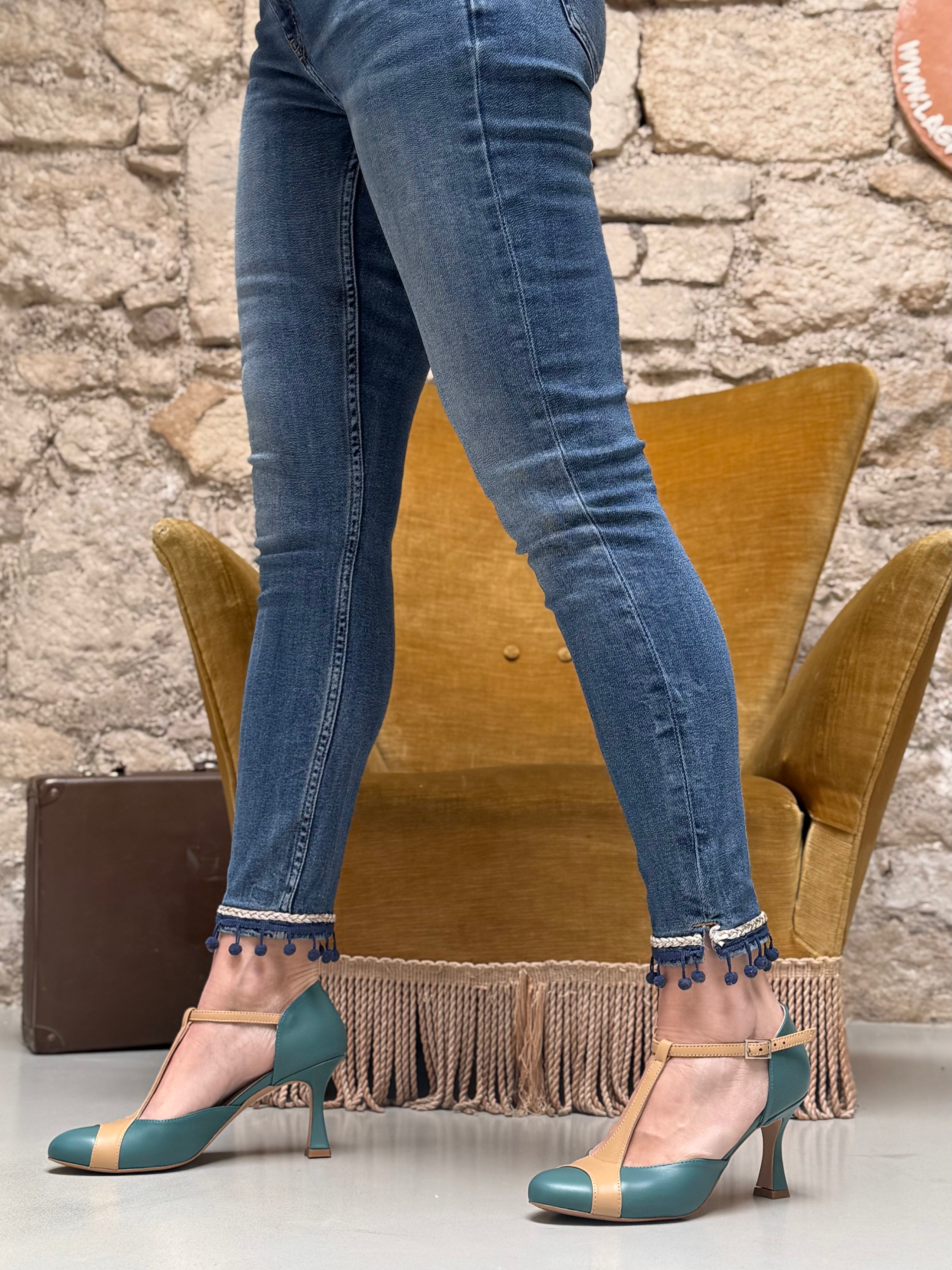 Image of Mindy Ott decollete t bar in tacco 7 cm in nappa ottanio e nocciola artigianale pugliese