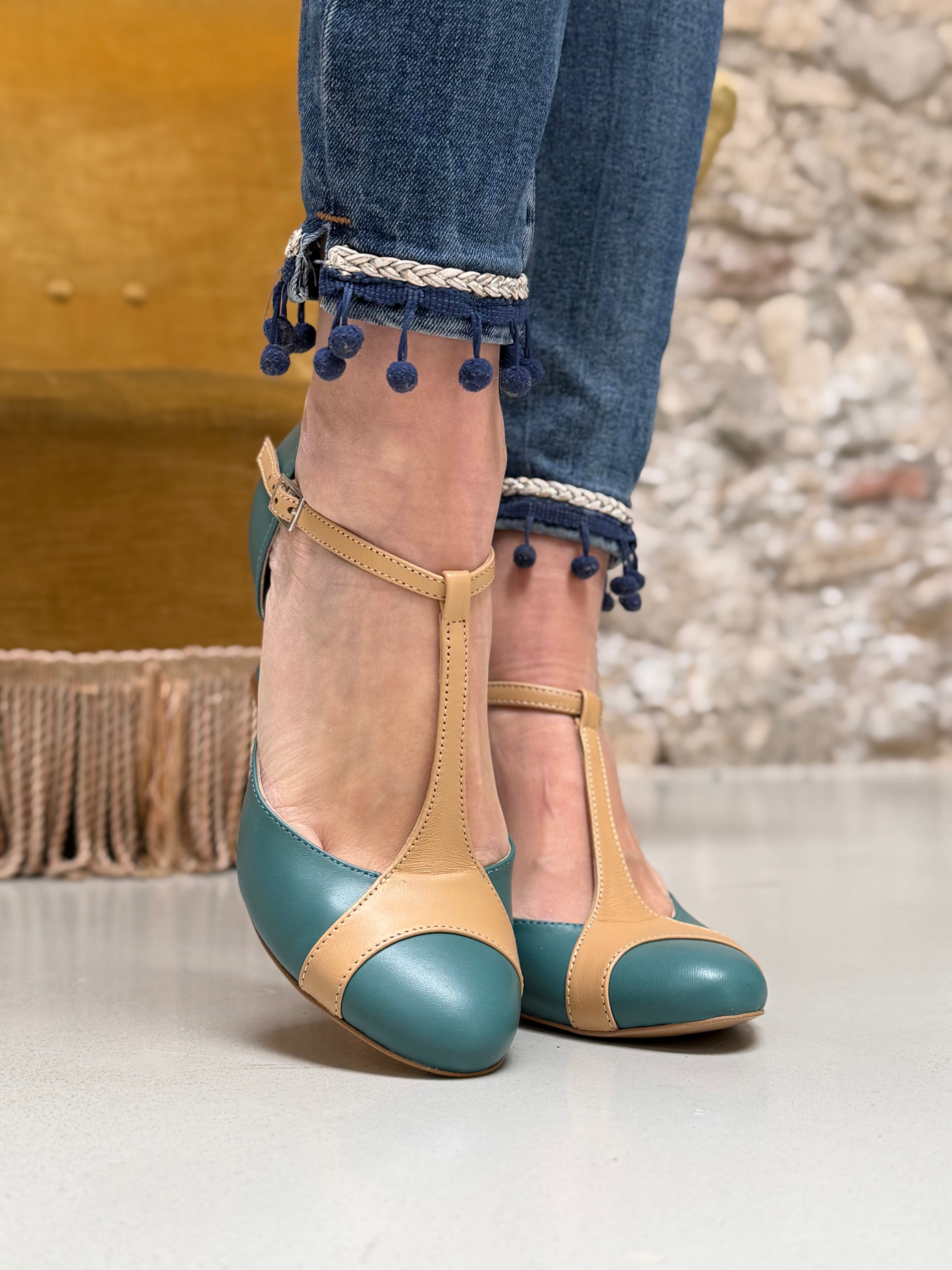 Image of Mindy Ott decollete t bar in tacco 7 cm in nappa ottanio e nocciola artigianale pugliese