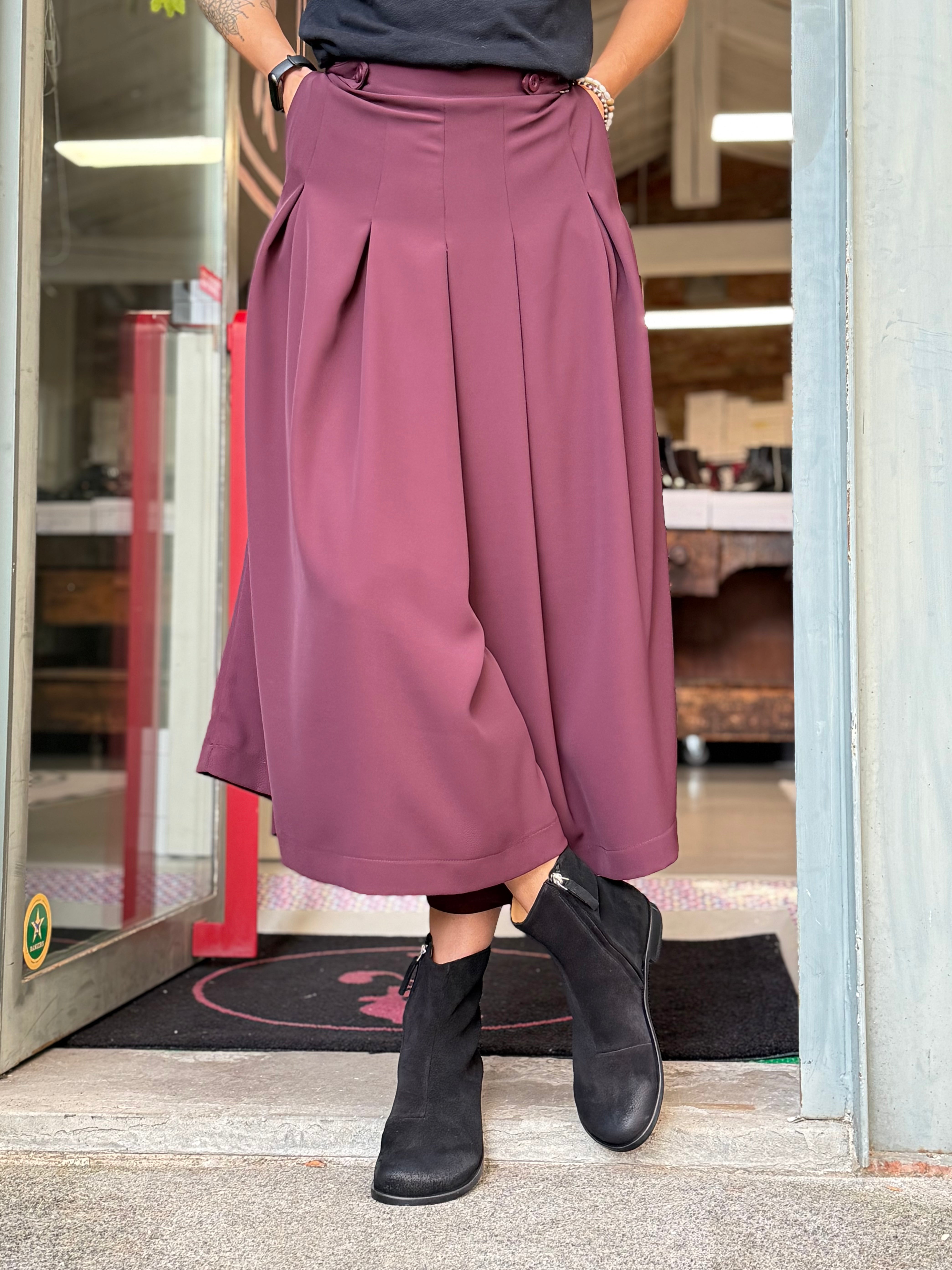 Image of Ponente Black stivaletto in crosta nera con cerniera interna artigianale