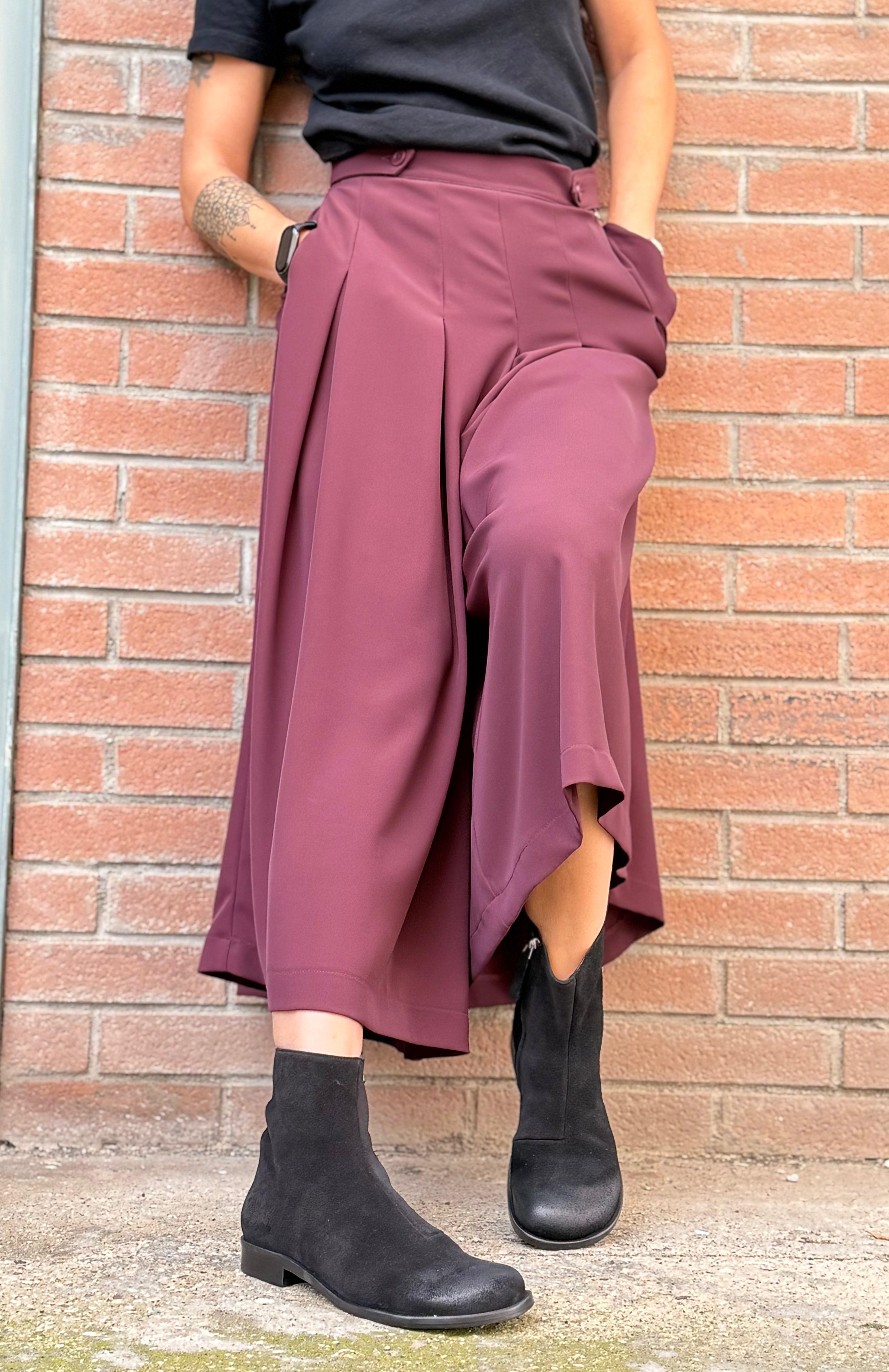 Image of Ponente Black stivaletto in crosta nera con cerniera interna artigianale