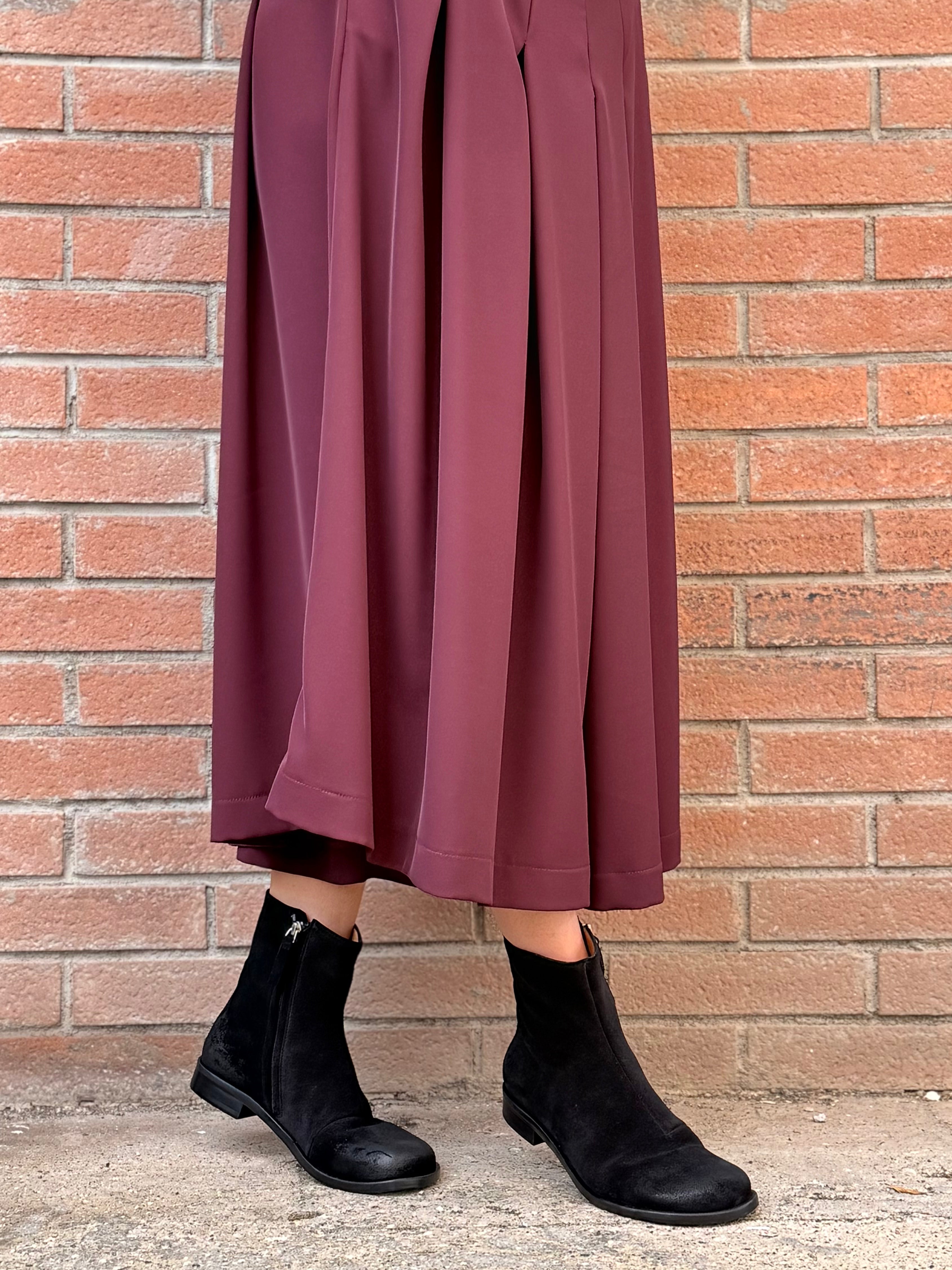 Image of Ponente Black stivaletto in crosta nera con cerniera interna artigianale