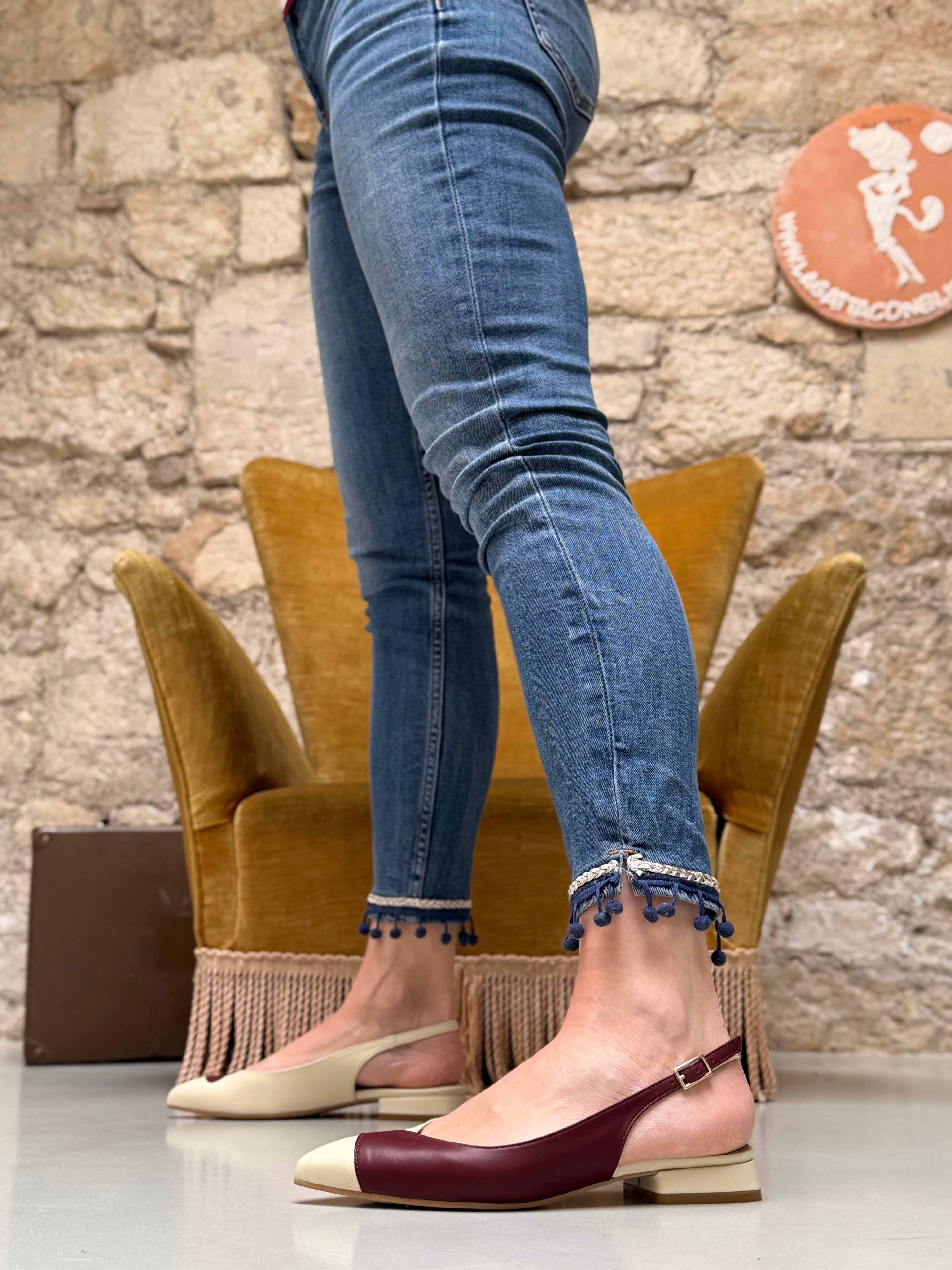 Image of Delan Crema ballerina chanel in nappa panna e bordeaux  con tacco 2 cm. artigianale pugliese