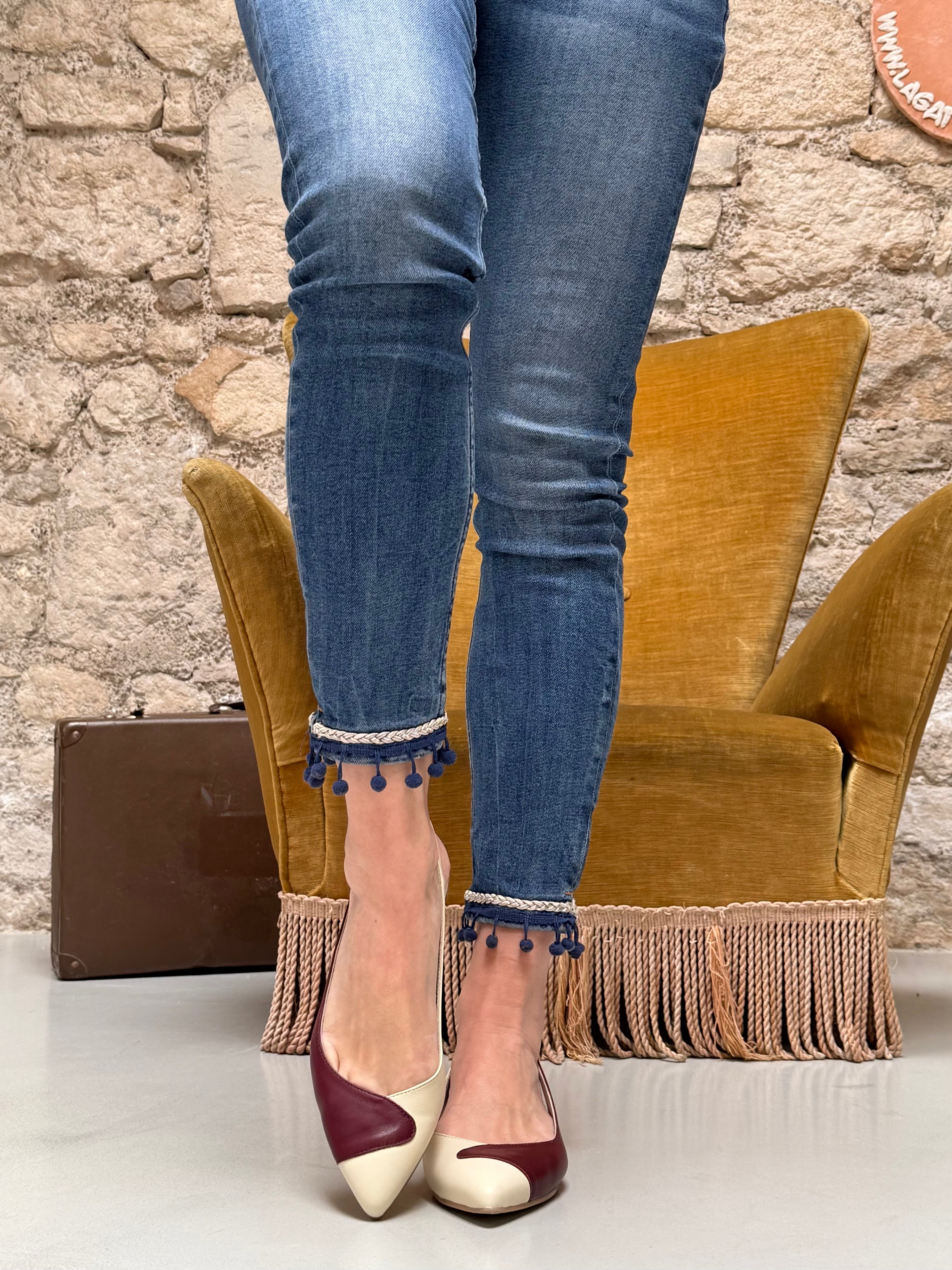 Image of Delan Crema ballerina chanel in nappa panna e bordeaux  con tacco 2 cm. artigianale pugliese