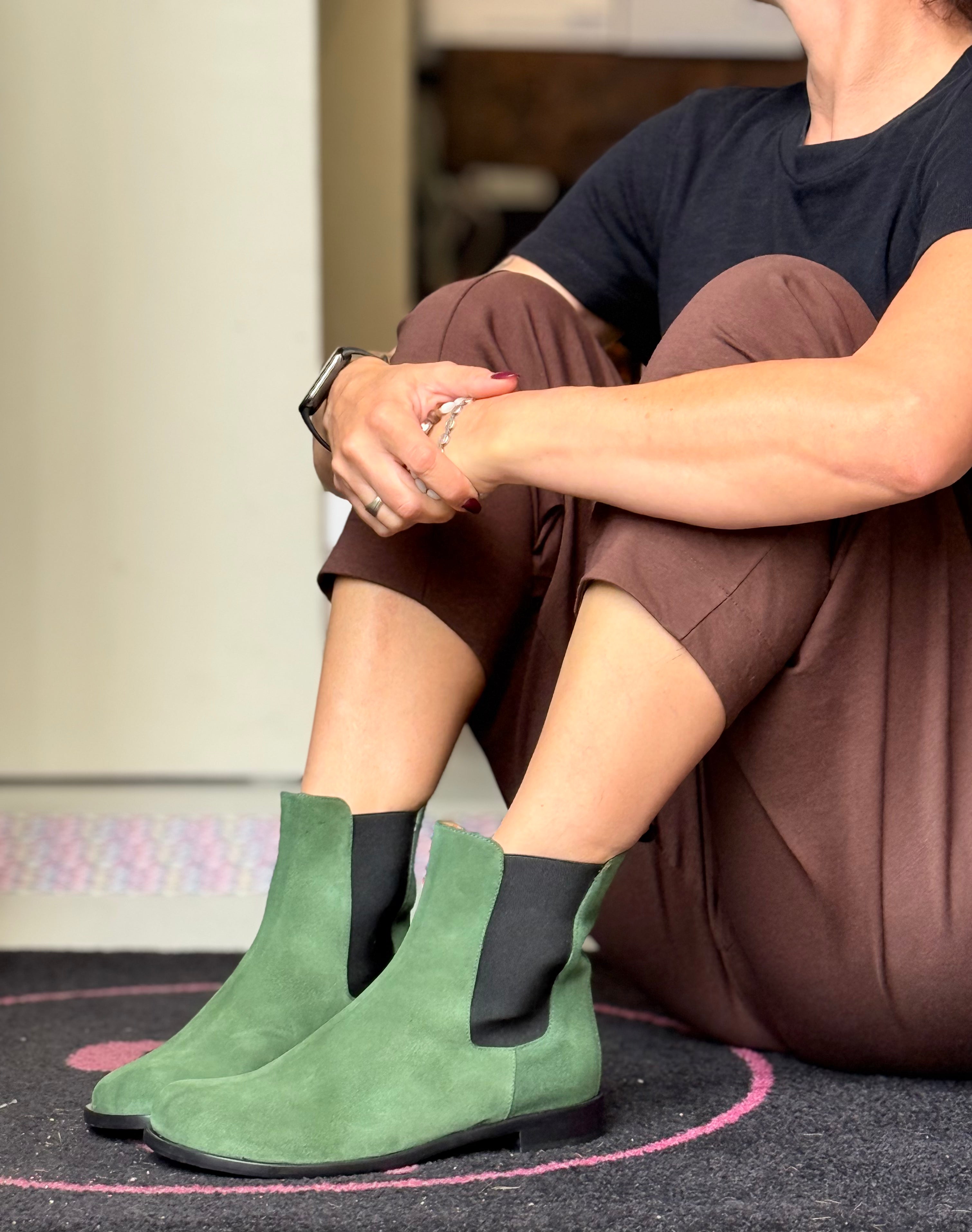 Image of Sugar Green stivaletto beatles in camoscio verde menta artigianale