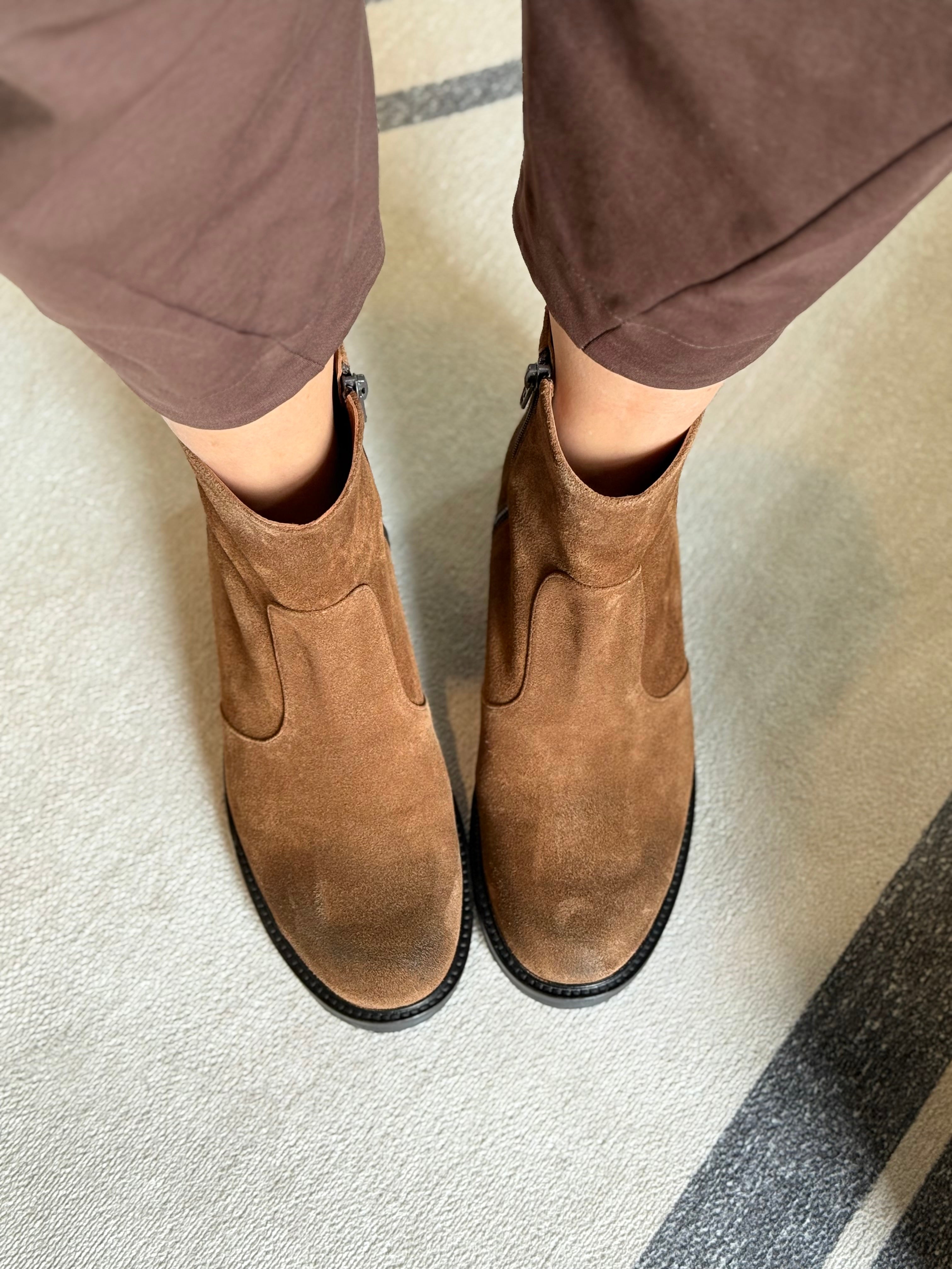 Camelot Cuoio stivaletto in crosta di camoscio marrone con cerniera artigianale toscana