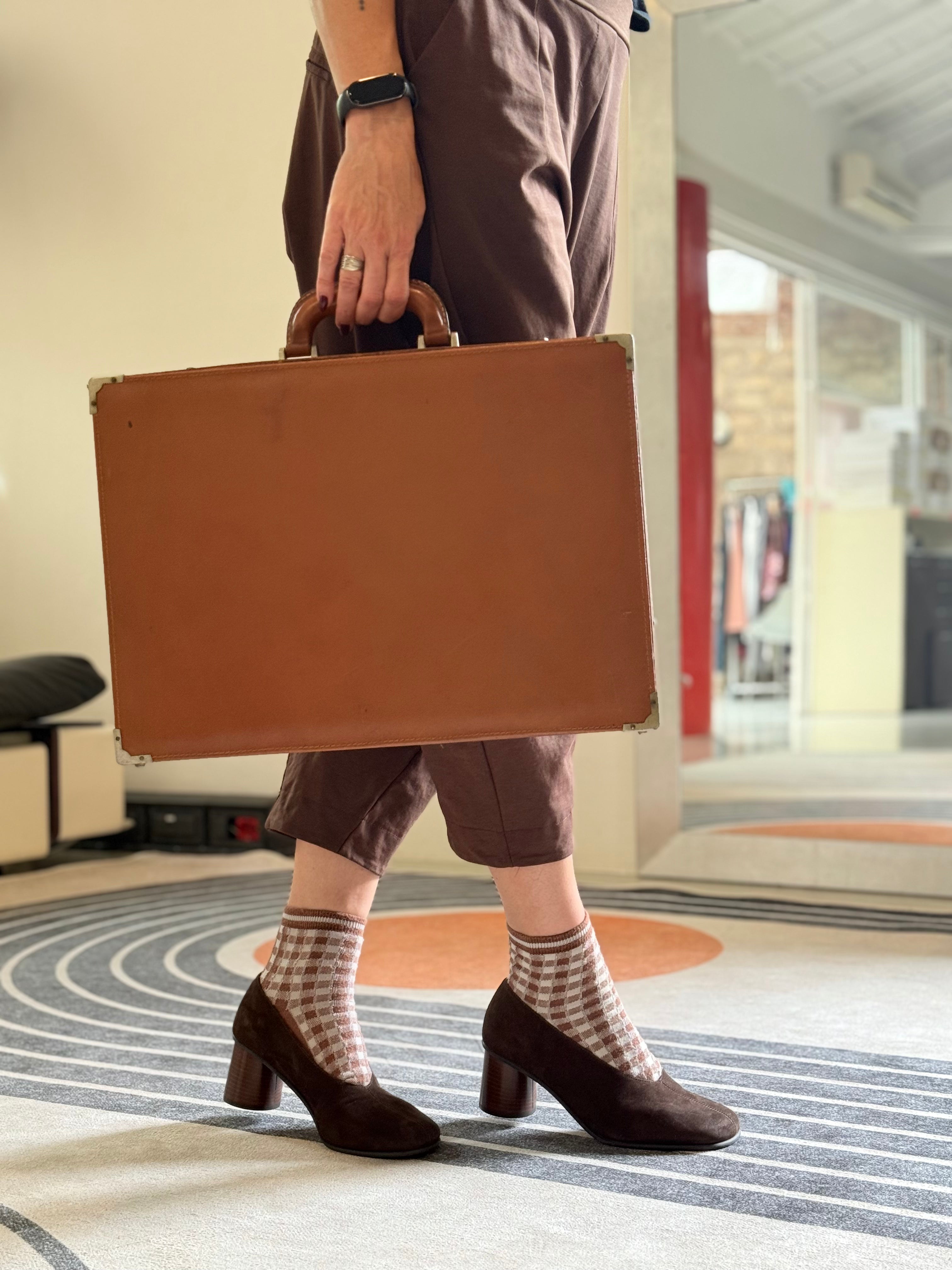 Image of Nanny Moro decollete in camoscio marrone tacco 6 artigianale toscana