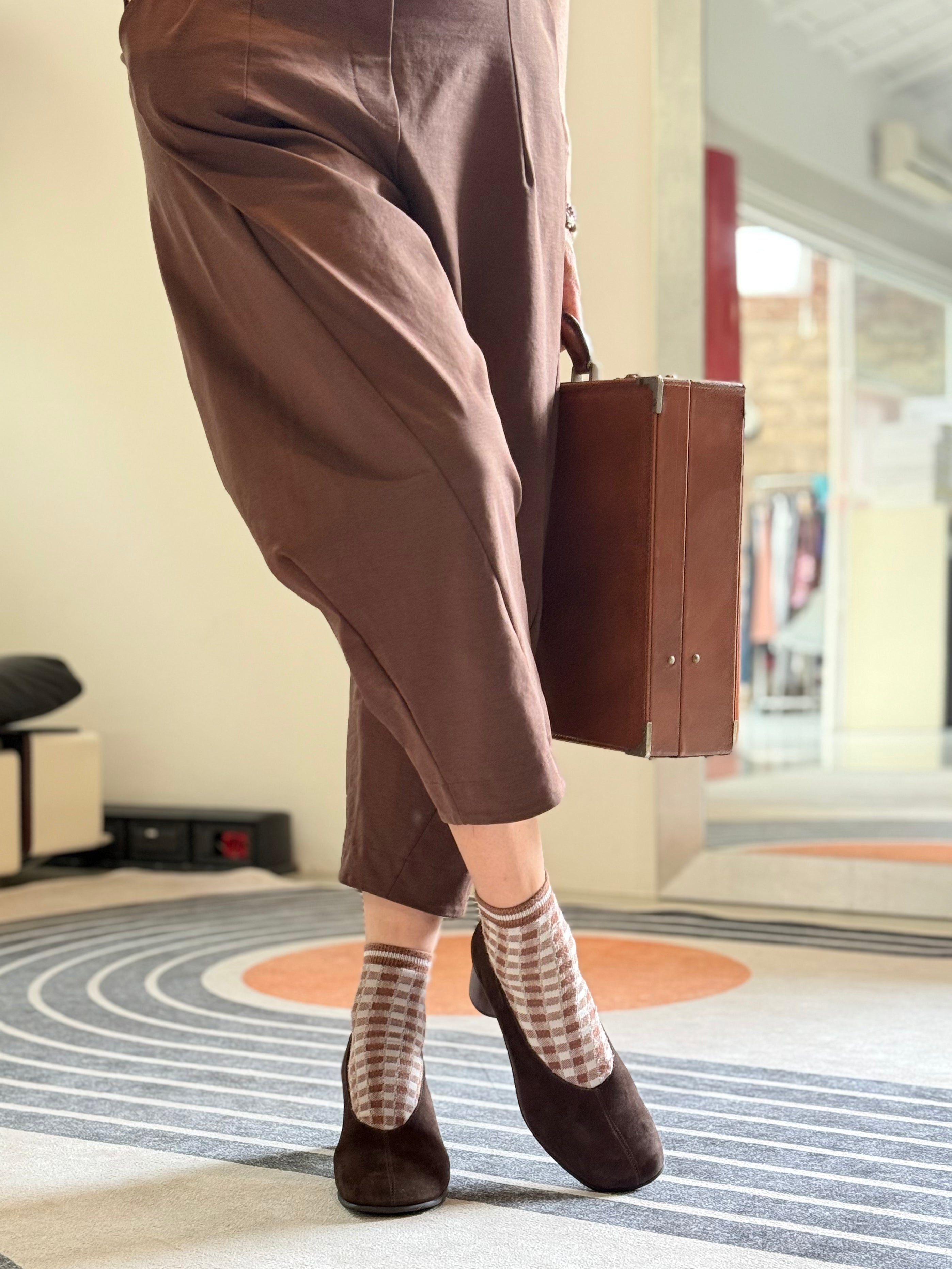 Image of Nanny Moro decollete in camoscio marrone tacco 6 artigianale toscana