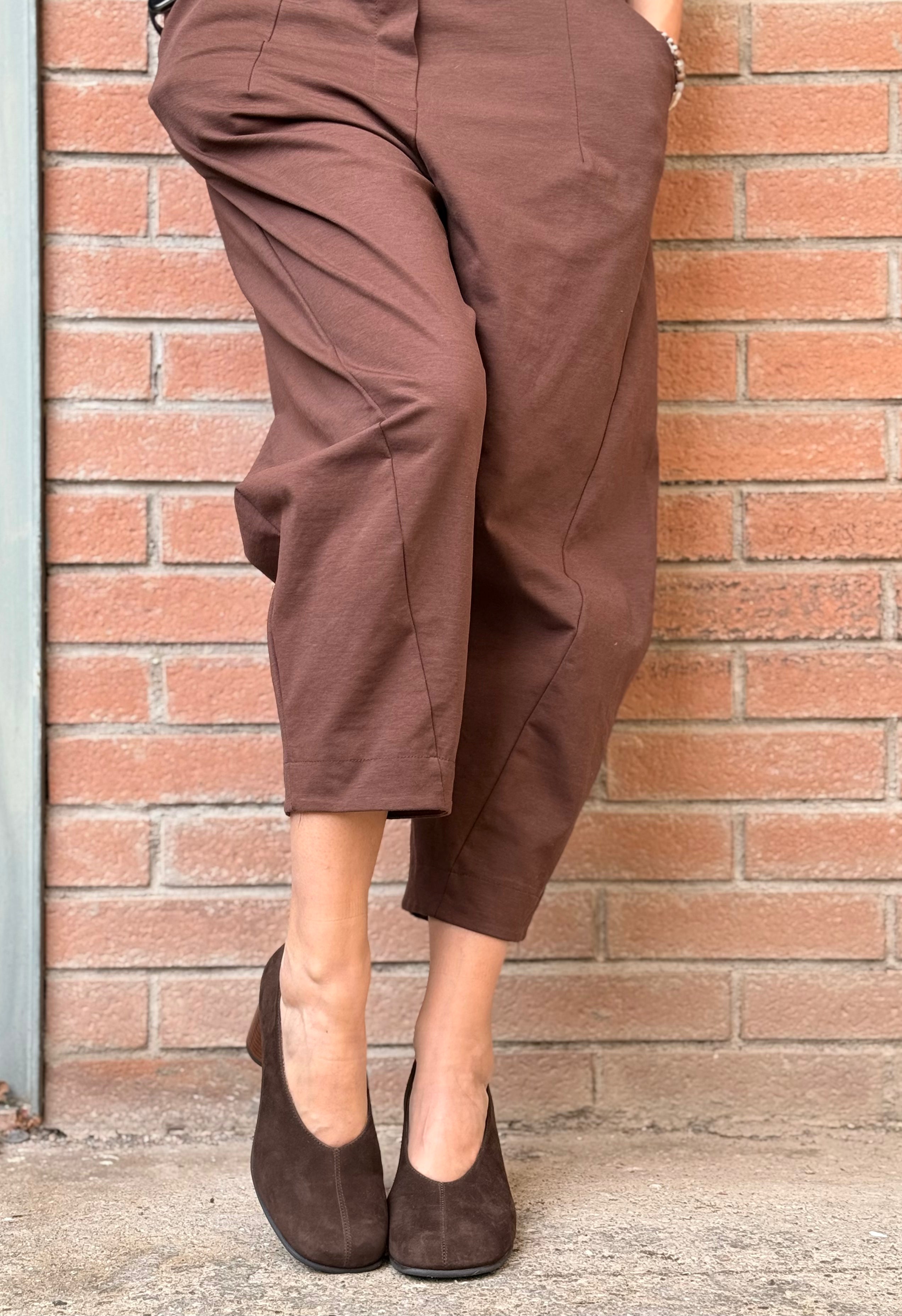 Image of Nanny Moro decollete in camoscio marrone tacco 6 artigianale toscana