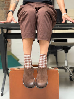 Image of Levante Brown  scarpa bassa in crosta marrone con cerniera tacco 2 cm artigianale