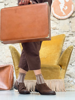 Image of Levante Brown  scarpa bassa in crosta marrone con cerniera tacco 2 cm artigianale