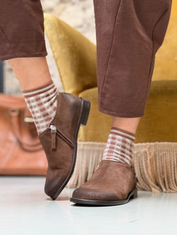 Image of Levante Brown  scarpa bassa in crosta marrone con cerniera tacco 2 cm artigianale