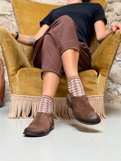 Image of Levante Brown  scarpa bassa in crosta marrone con cerniera tacco 2 cm artigianale