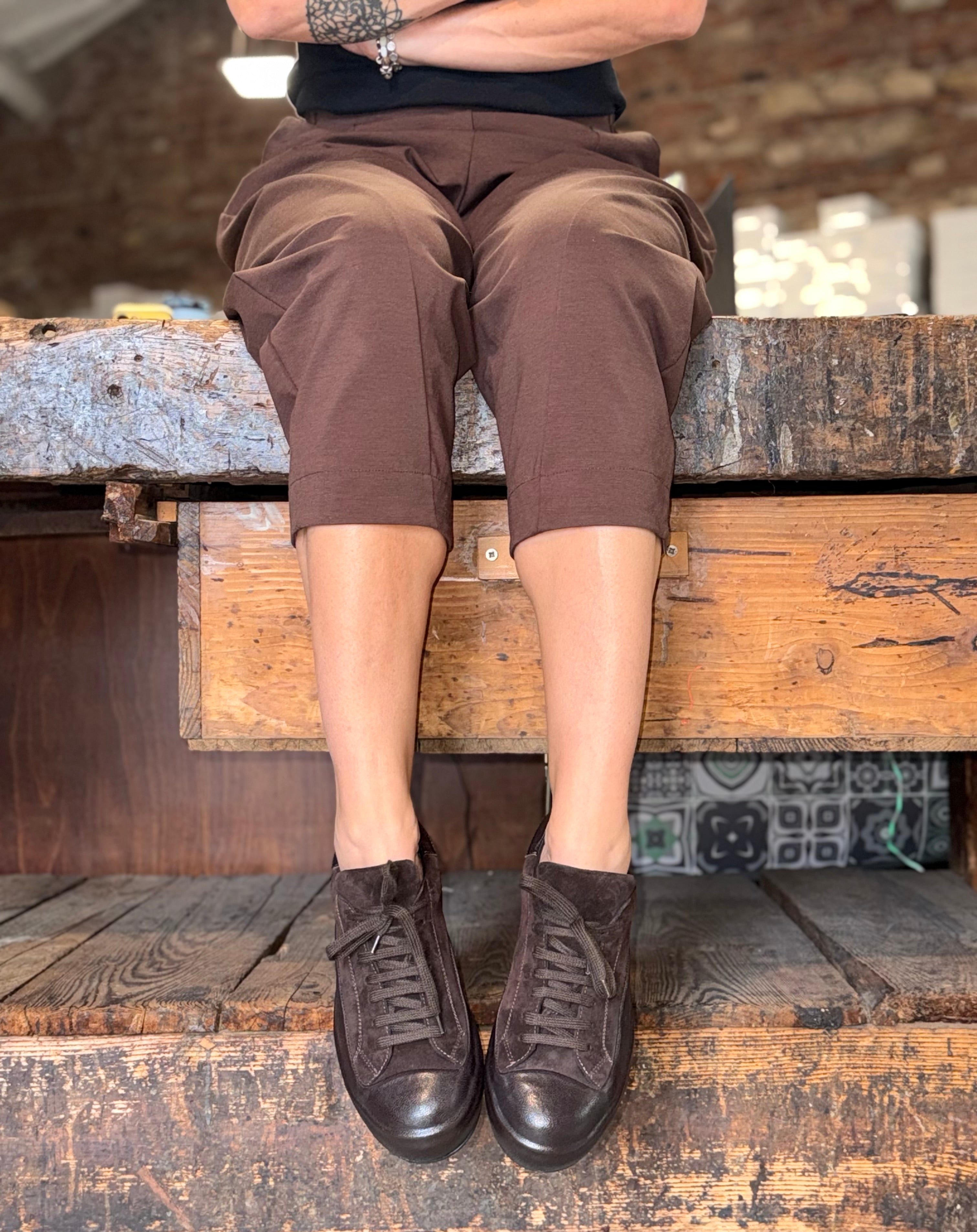 Image of Globe Moro sneakers in nappa e camoscio marrone artigianale marchigiana