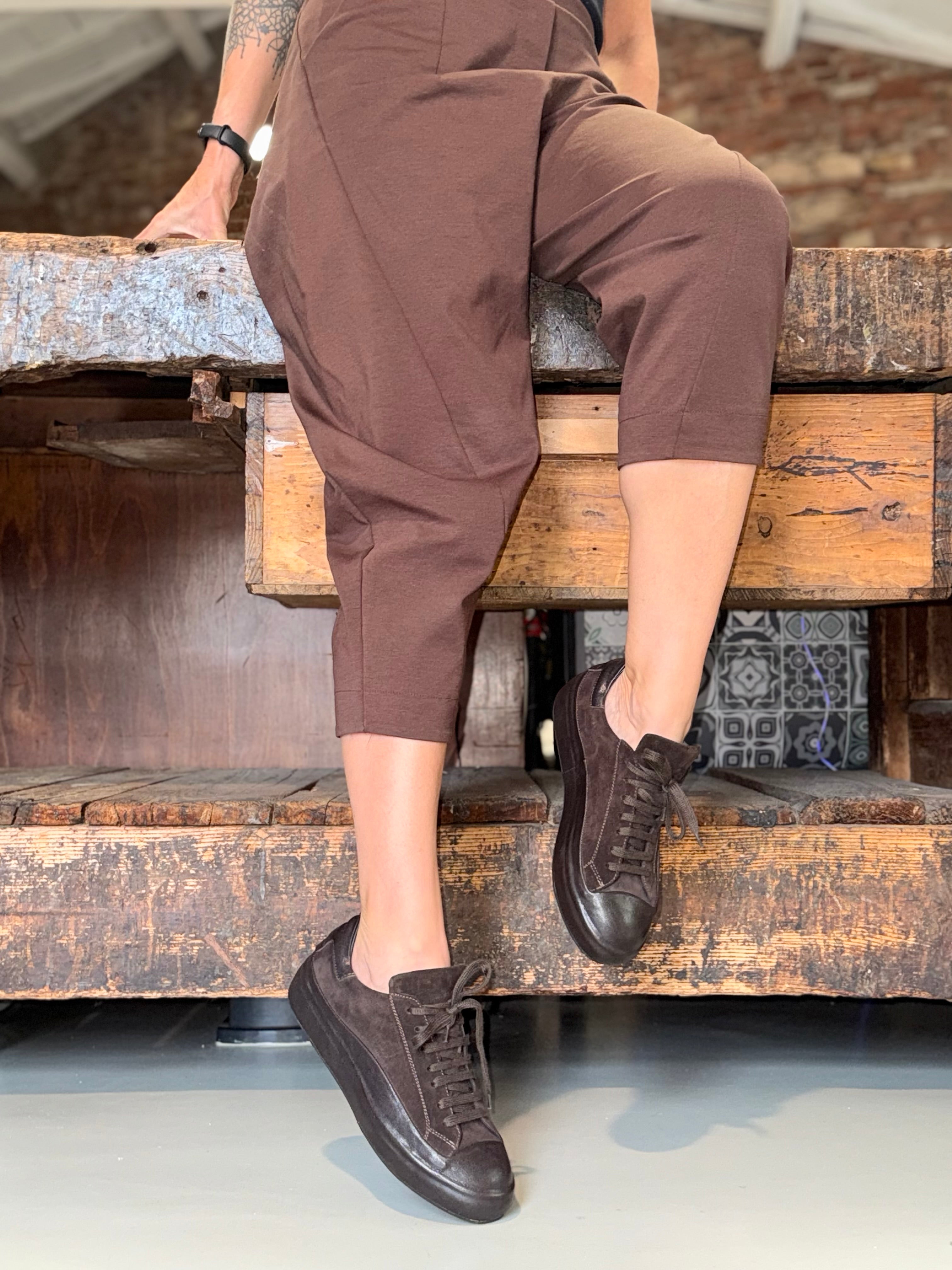 Image of Globe Moro sneakers in nappa e camoscio marrone artigianale marchigiana