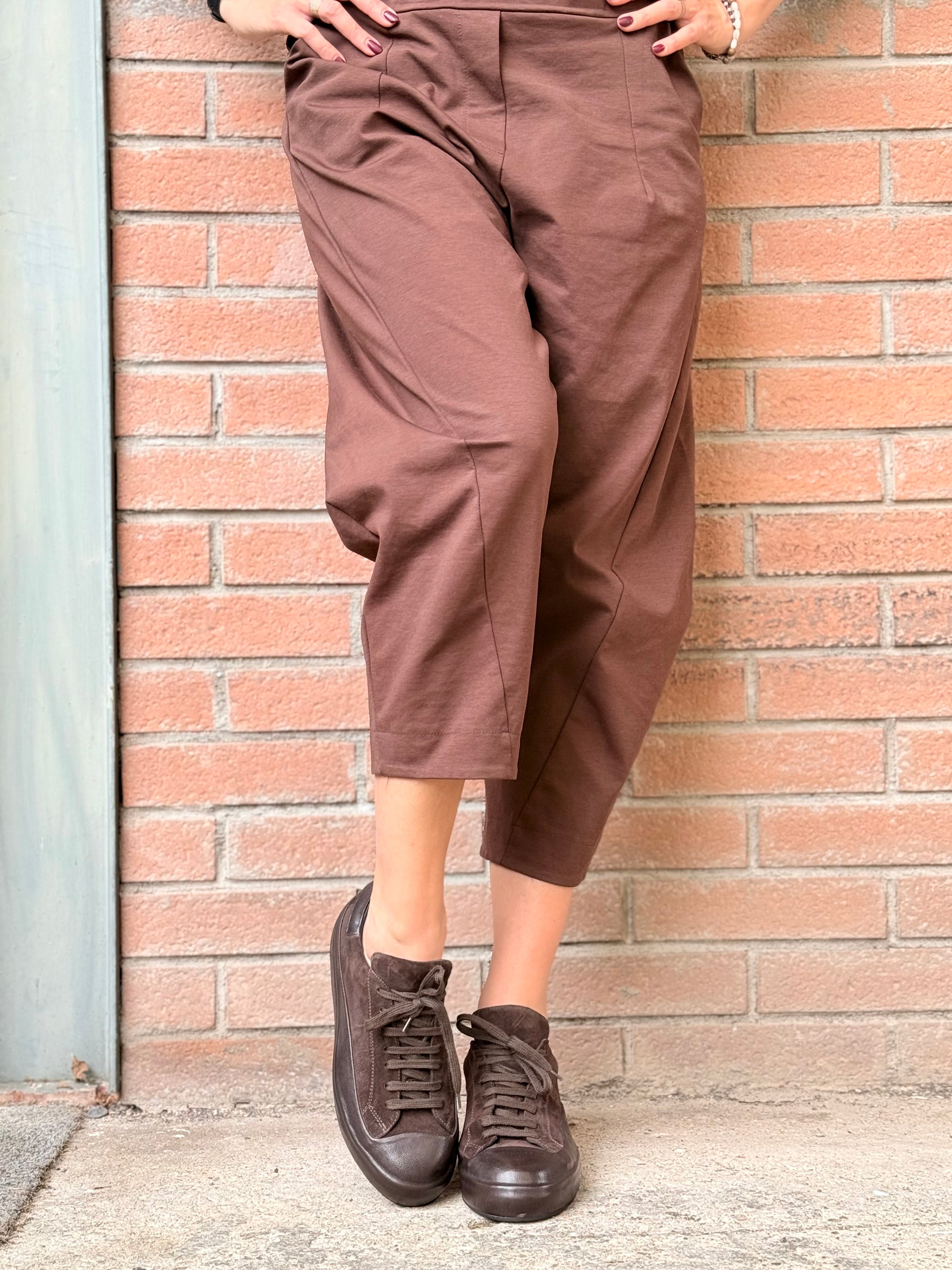 Image of Globe Moro sneakers in nappa e camoscio marrone artigianale marchigiana