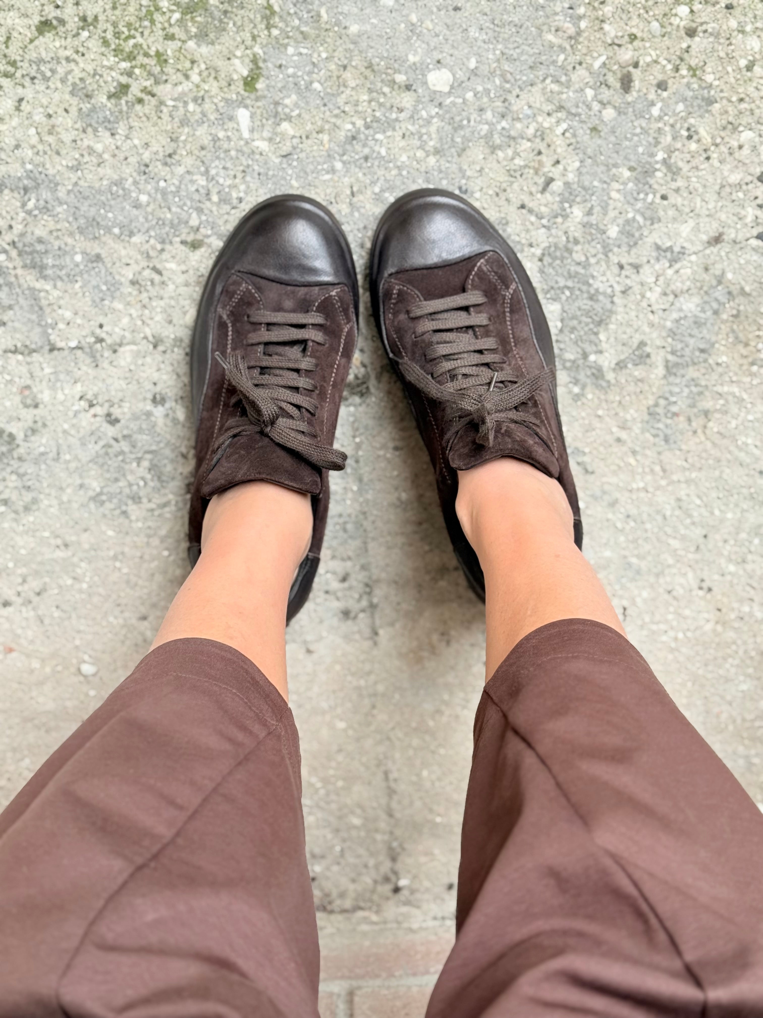 Image of Globe Moro sneakers in nappa e camoscio marrone artigianale marchigiana