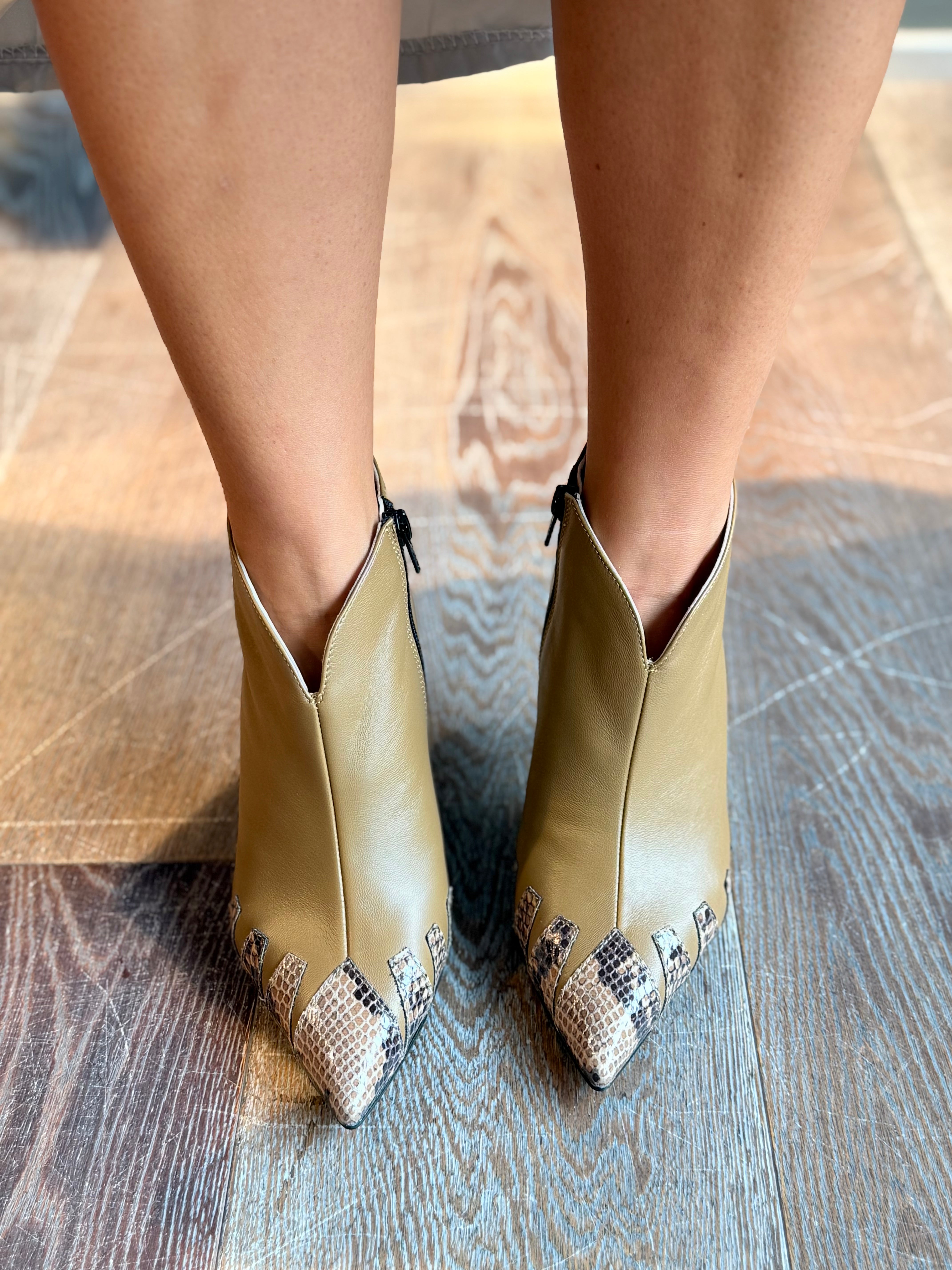 Image of Wilsis Hazel tronchetto in nappa nocciola tacco 8 - artigianale marchigiana