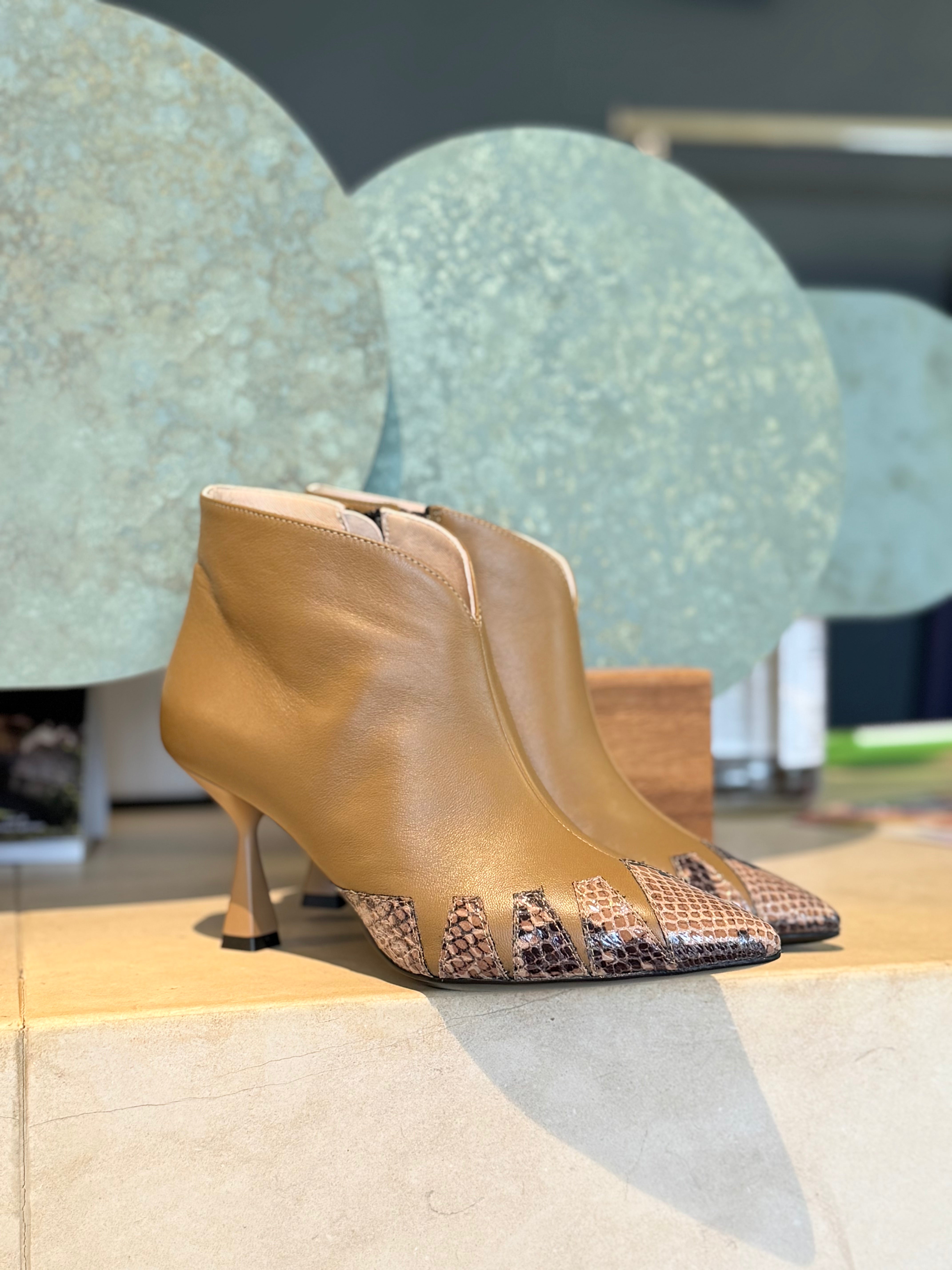 Image of Wilsis Hazel tronchetto in nappa nocciola tacco 8 - artigianale marchigiana