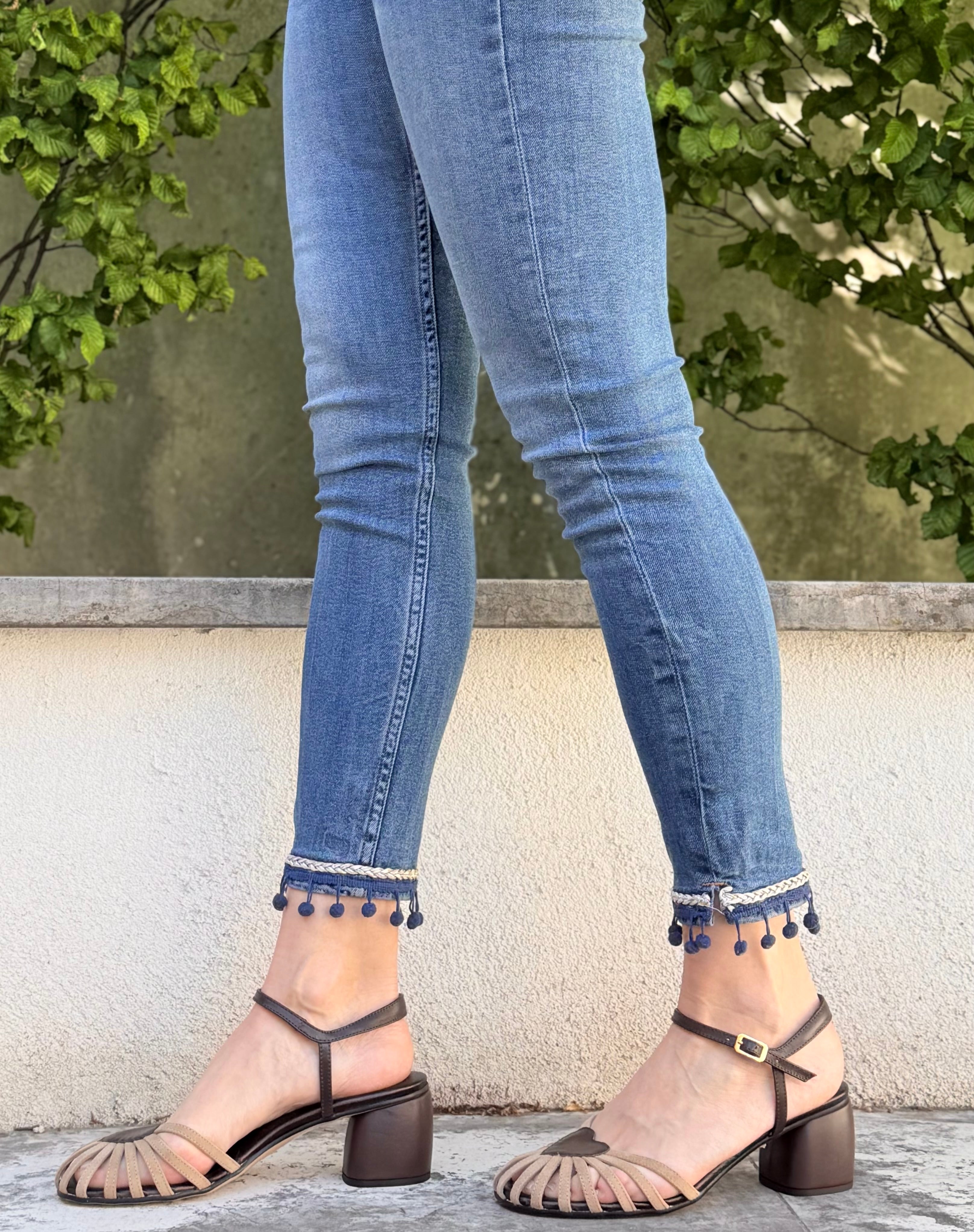 Image of Anouk Sabbia sandalo a cestino in nappa marrone e camoscio beige blu tacco 6 artigianale marchigiana
