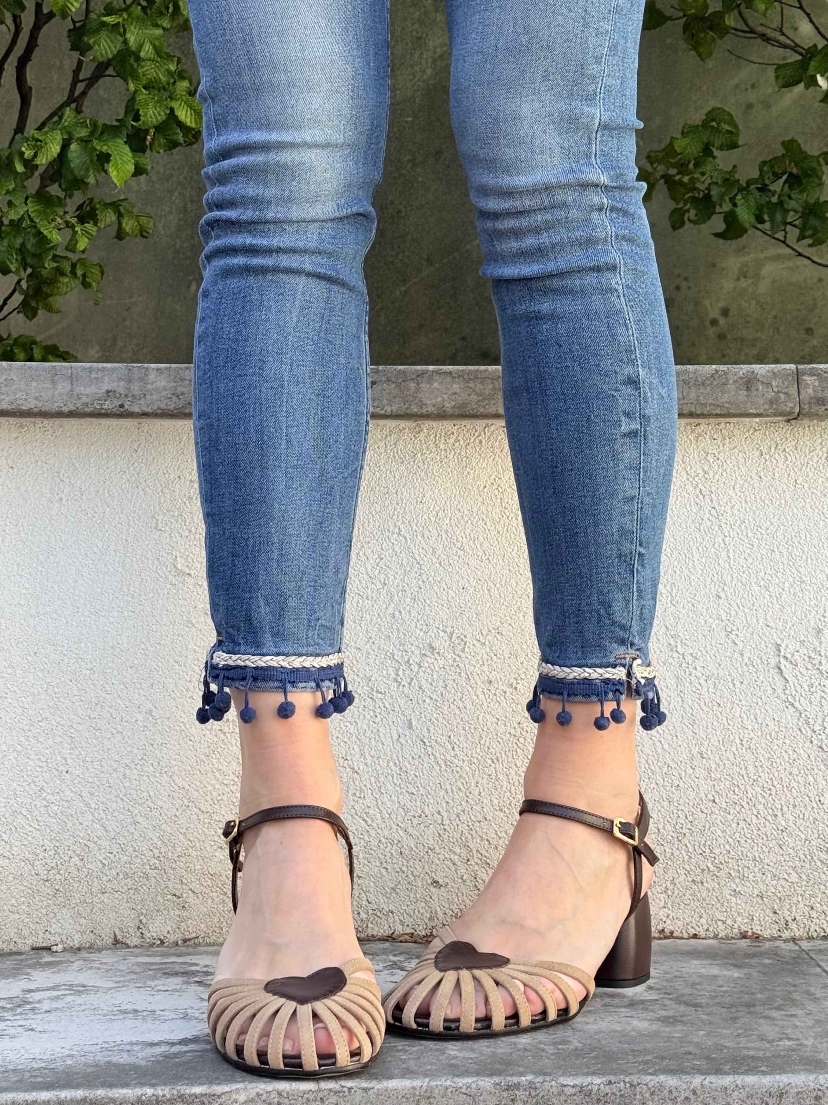 Image of Anouk Sabbia sandalo a cestino in nappa marrone e camoscio beige blu tacco 6 artigianale marchigiana