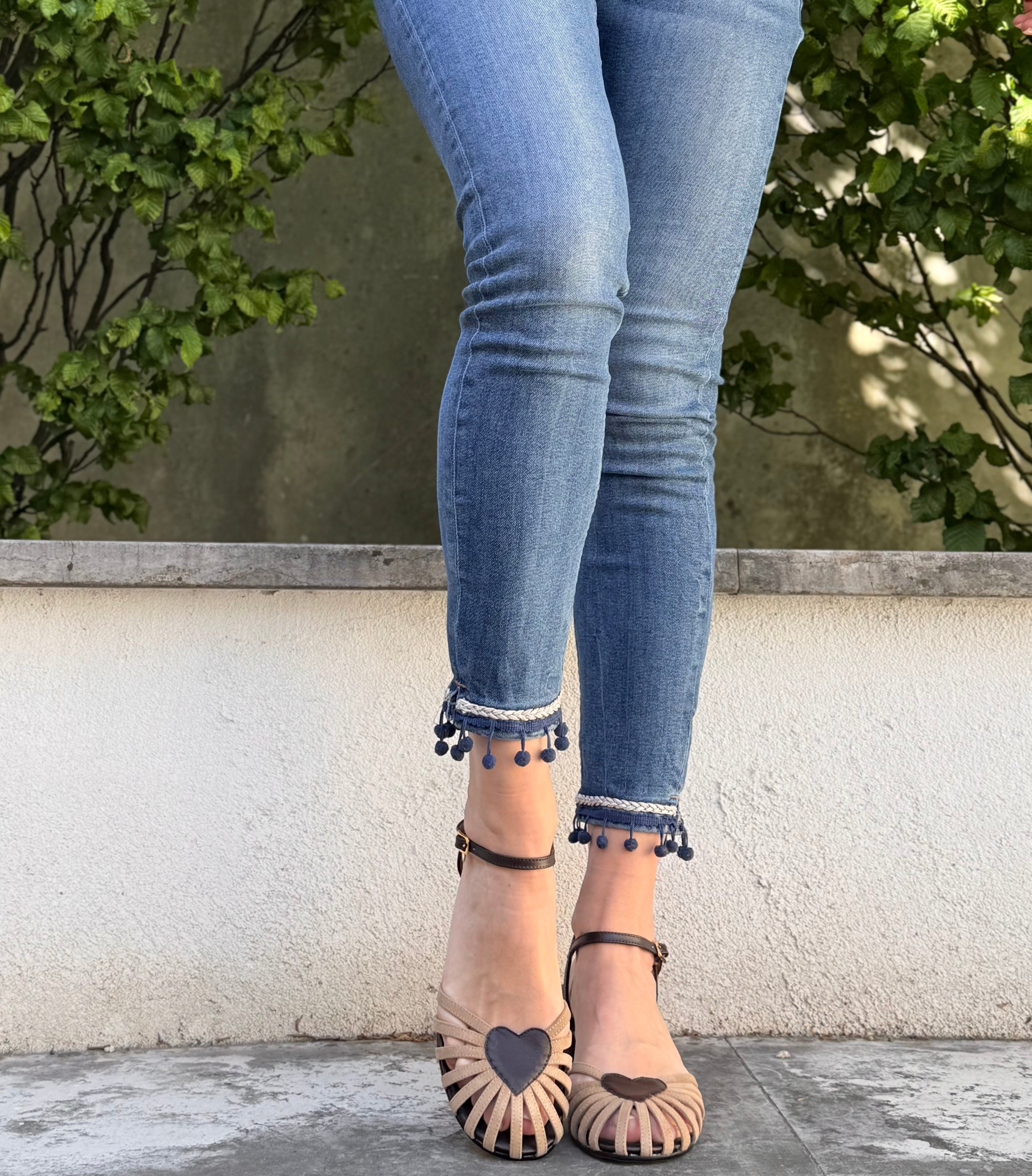 Image of Anouk Sabbia sandalo a cestino in nappa marrone e camoscio beige blu tacco 6 artigianale marchigiana