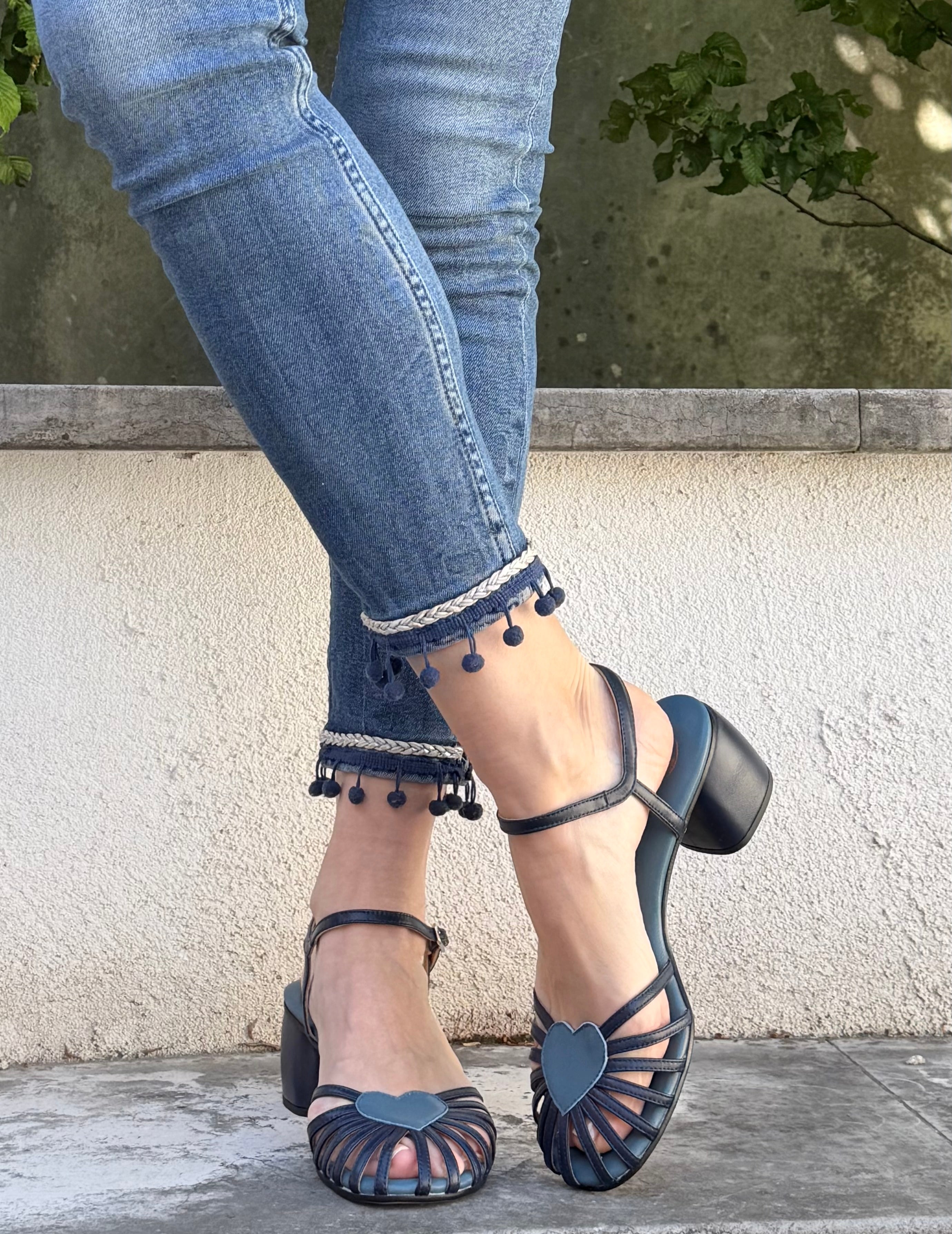 Image of Anouk Blue sandalo a cestino in nappa blu tacco 6 artigianale marchigiana