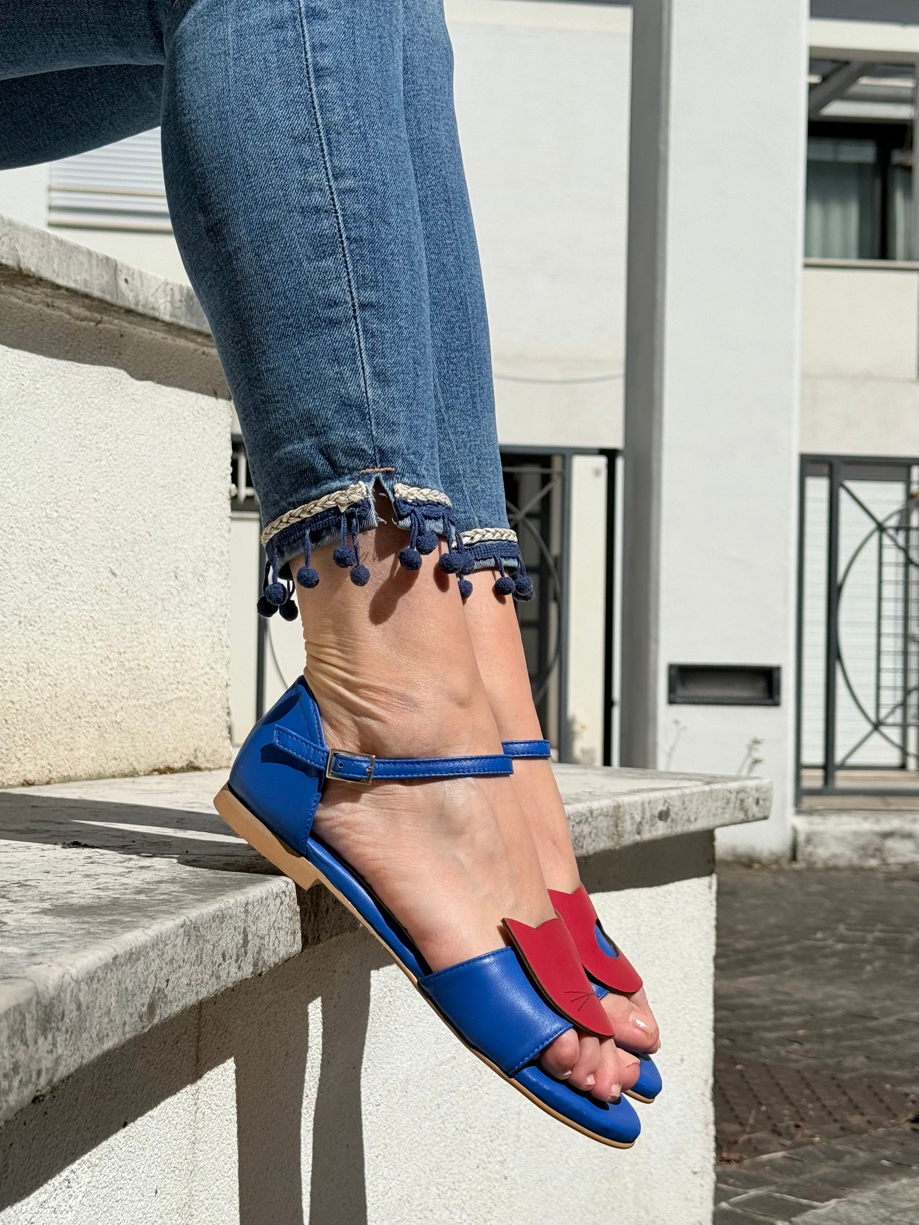 Image of Miao Blu sandalo basso in nappa blu e dettaglio rosso tacco 1 cm lavorazione pugliese