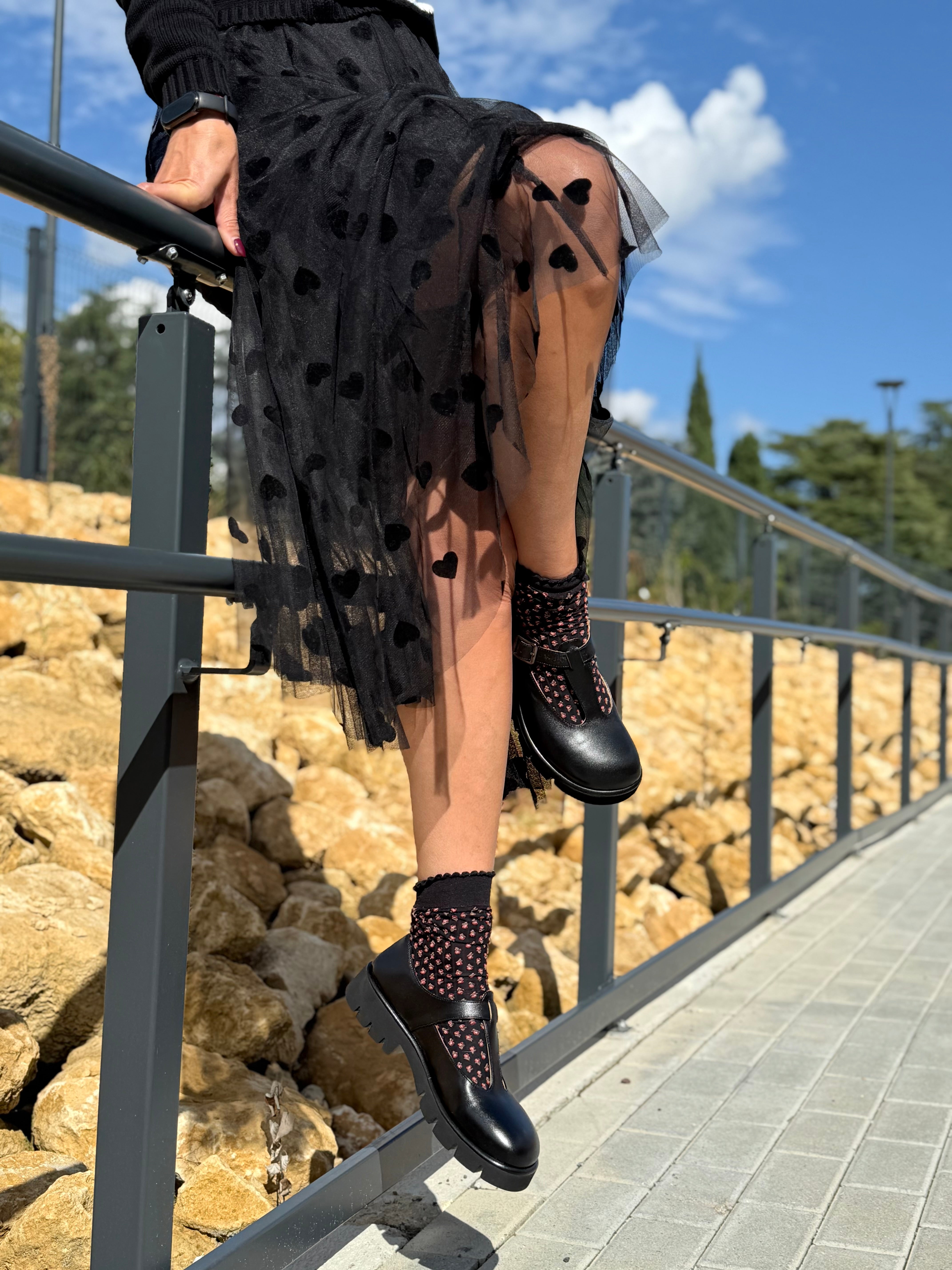 Image of Kola Black bebe t-bar in nappa nera lavorazione a sacchetto artigianale marchigiana