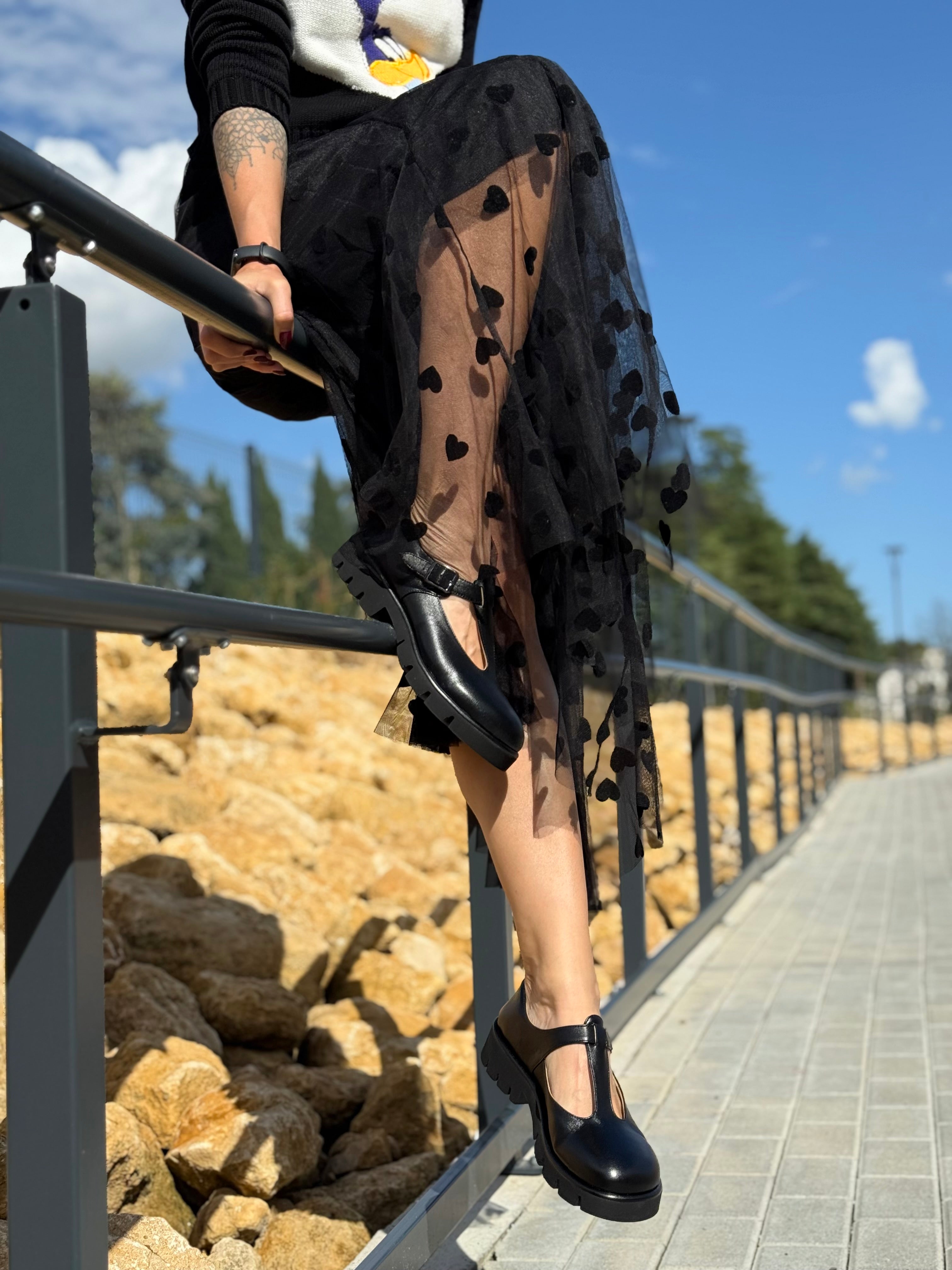 Image of Kola Black bebe t-bar in nappa nera lavorazione a sacchetto artigianale marchigiana