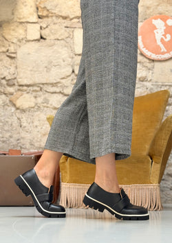Image of Parvia Black lavorazione a sacchetto in nappa nera artigianale marchigiana