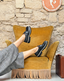 Image of Parvia Black lavorazione a sacchetto in nappa nera artigianale marchigiana