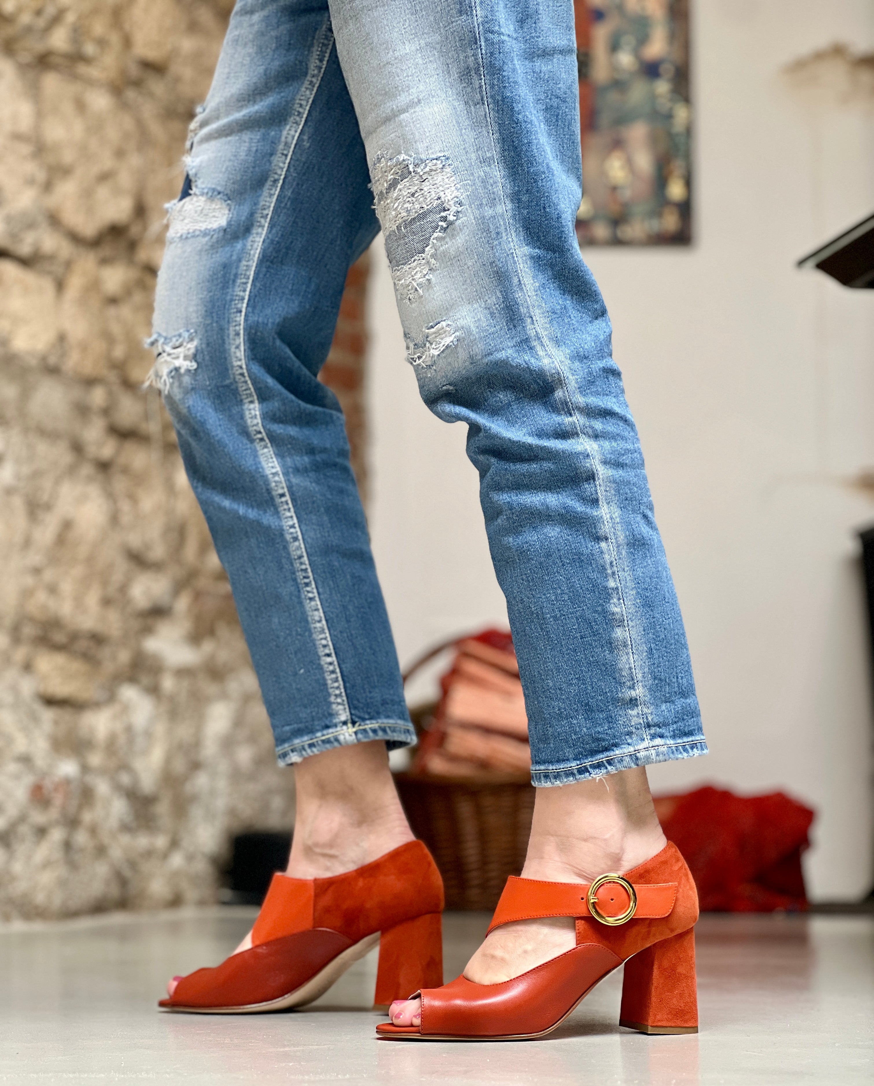 Image of Carioca Brick sandalo in pelle e camoscio aperto color ruggine tacco 7.5 artigianale toscana