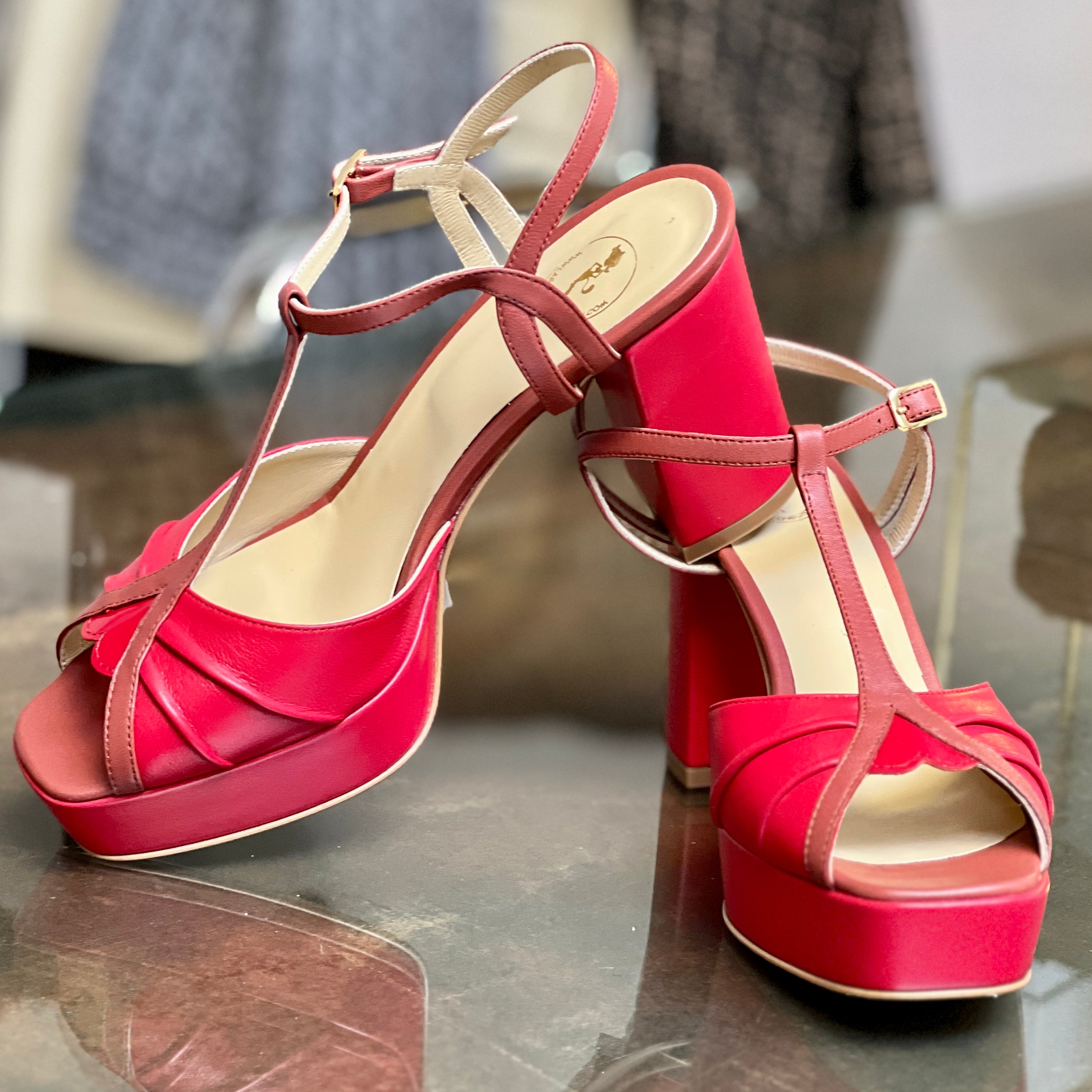 Alma Red sandalo con plateau in pelle rossa e cinturino artigianale marchigiana