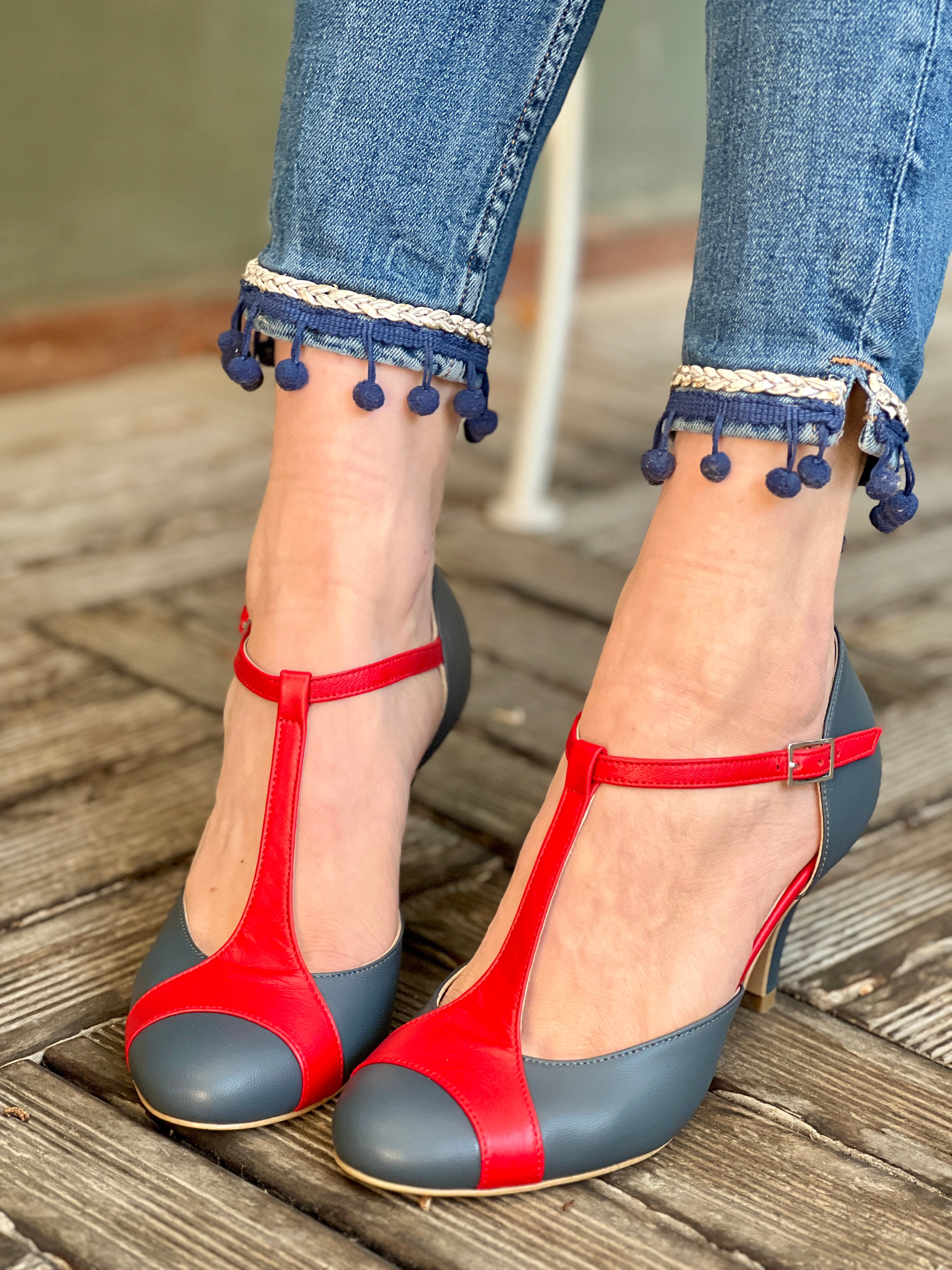 Mindy Blue Ardesia scarpetta t bar in tacco 8 cm in nappa grigia e rossa artigianale