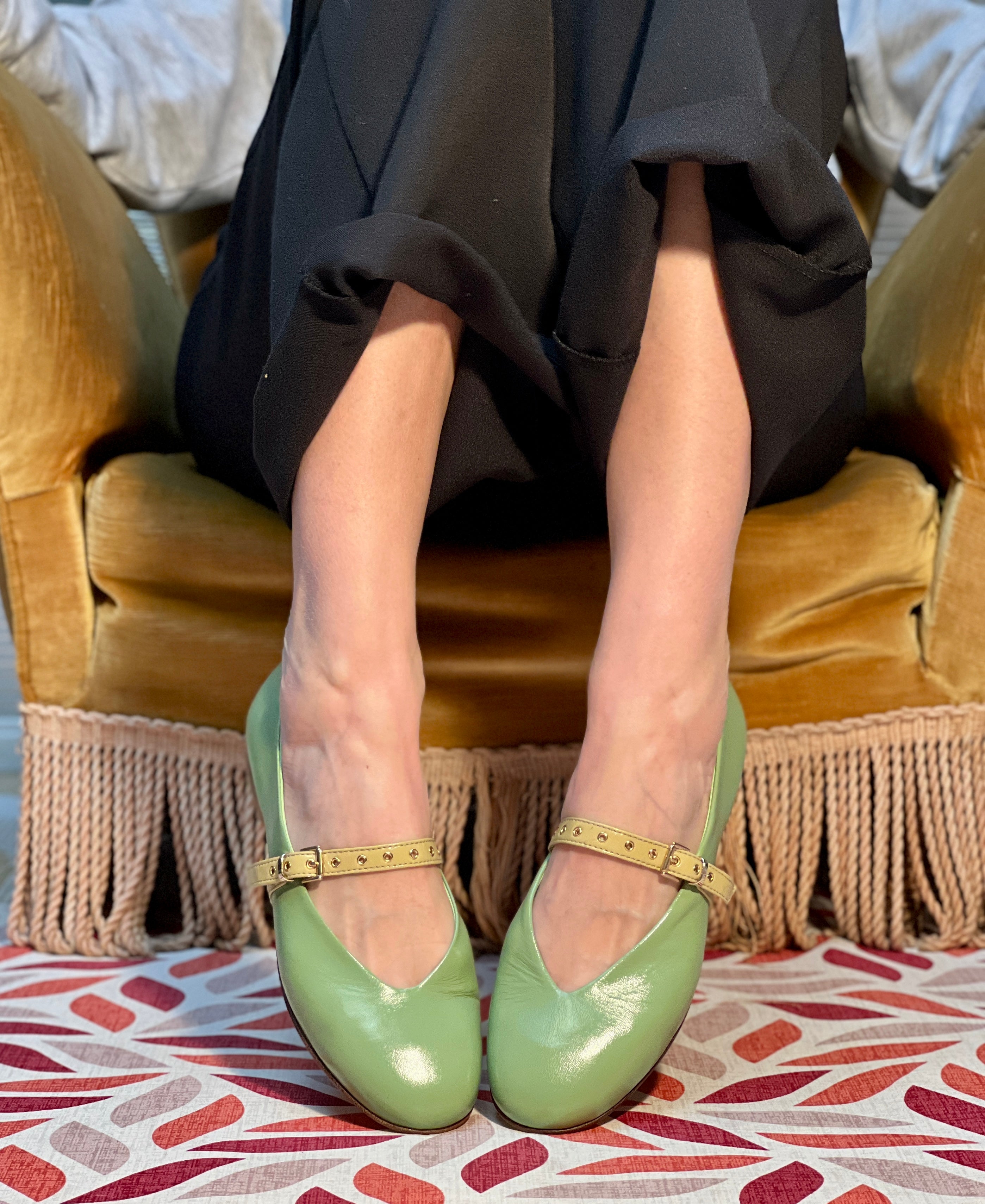 Tilde Green ballerina a sacchetto in vernice verde su base camopscio artigianale marchigiana