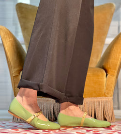 Image of Tilde Green ballerina a sacchetto in vernice verde su base camopscio artigianale marchigiana