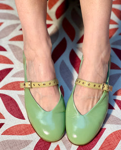 Image of Tilde Green ballerina a sacchetto in vernice verde su base camopscio artigianale marchigiana