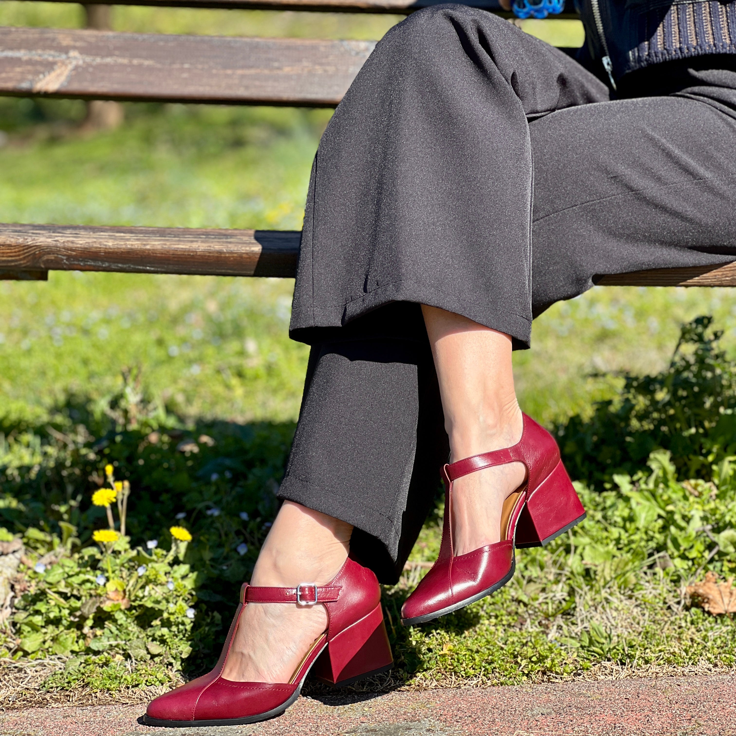 Mitty Merlot decollete t bar in vitello spazzolato bordeaux e tacco 6.5 rettangolare lagattaconglistivali