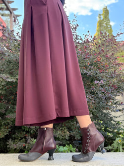 Image of MaryPoppins Cherry tronchetto stile vintage in pelle grigia e ciliegia artigianale Lagattaconglistivali