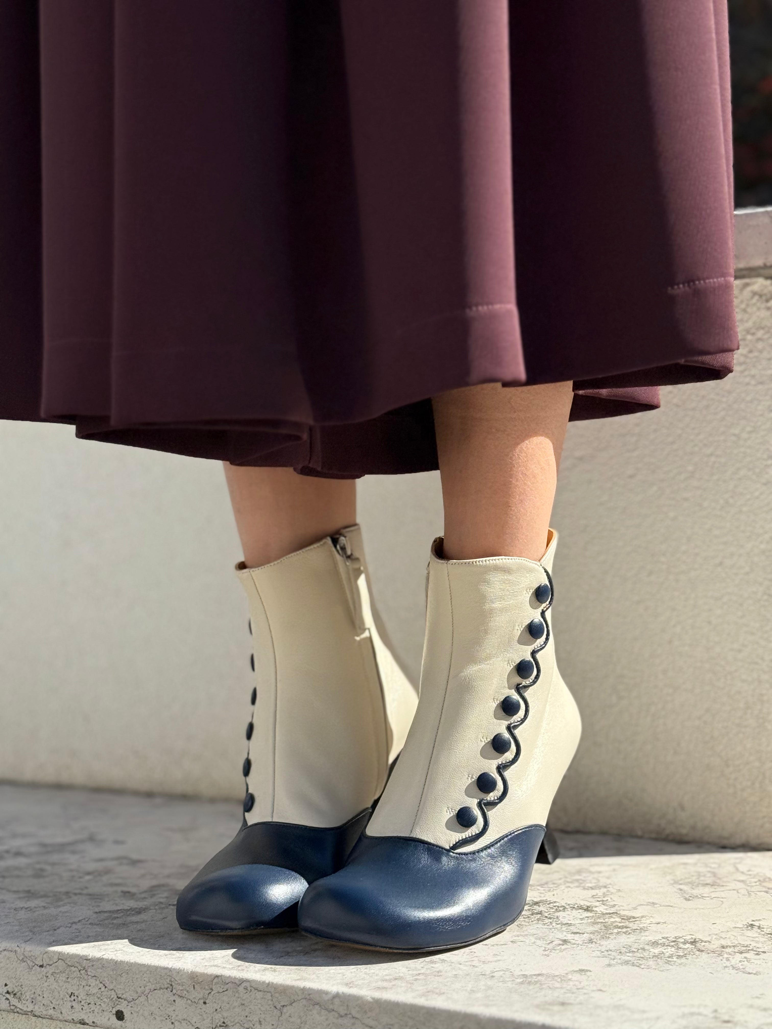 Image of MaryPoppins Cream tronchetto stile vintage in pelle blu e panna tacco 7artigianale Lagattaconglistivali