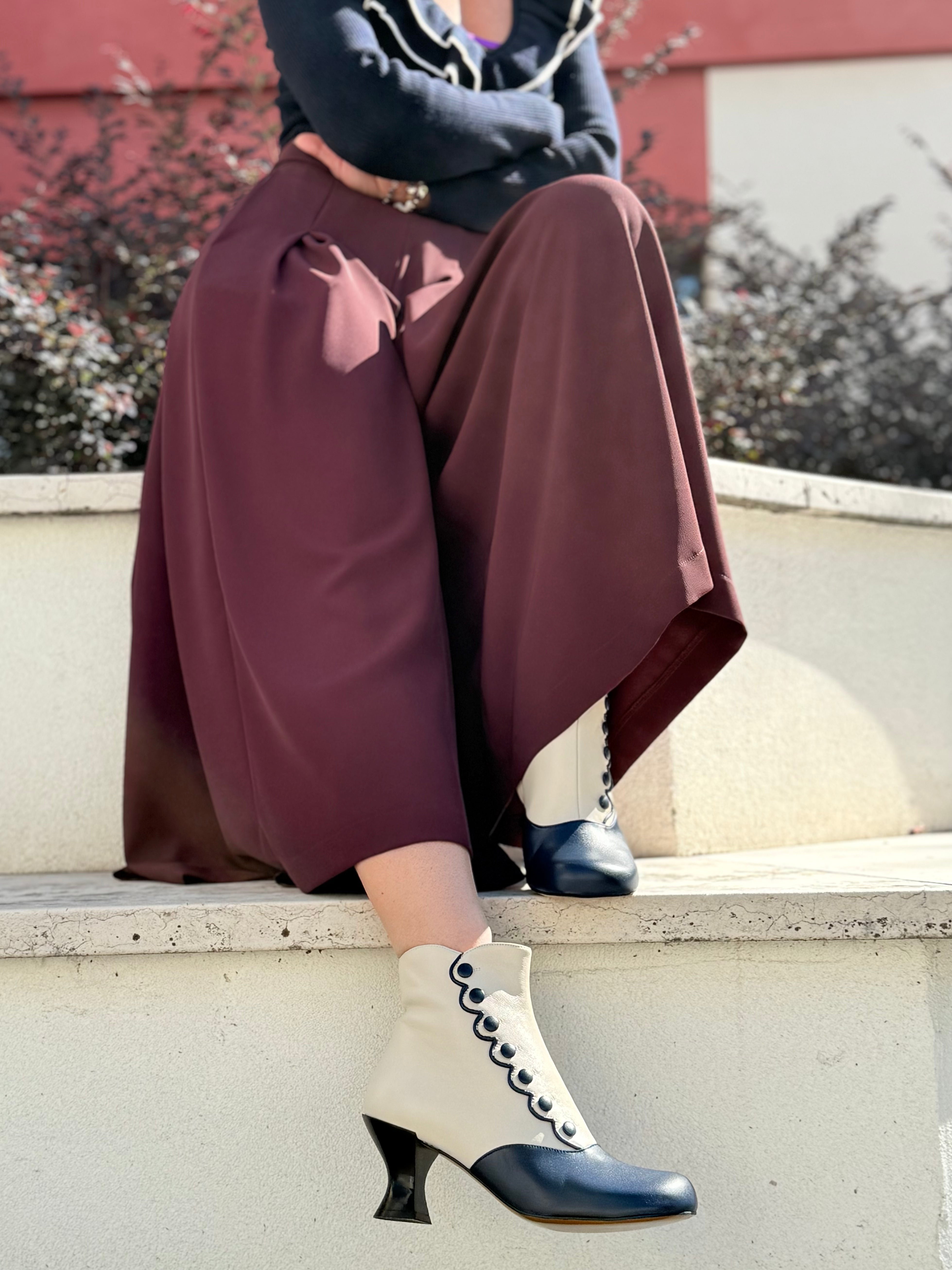 Image of MaryPoppins Cream tronchetto stile vintage in pelle blu e panna tacco 7artigianale Lagattaconglistivali