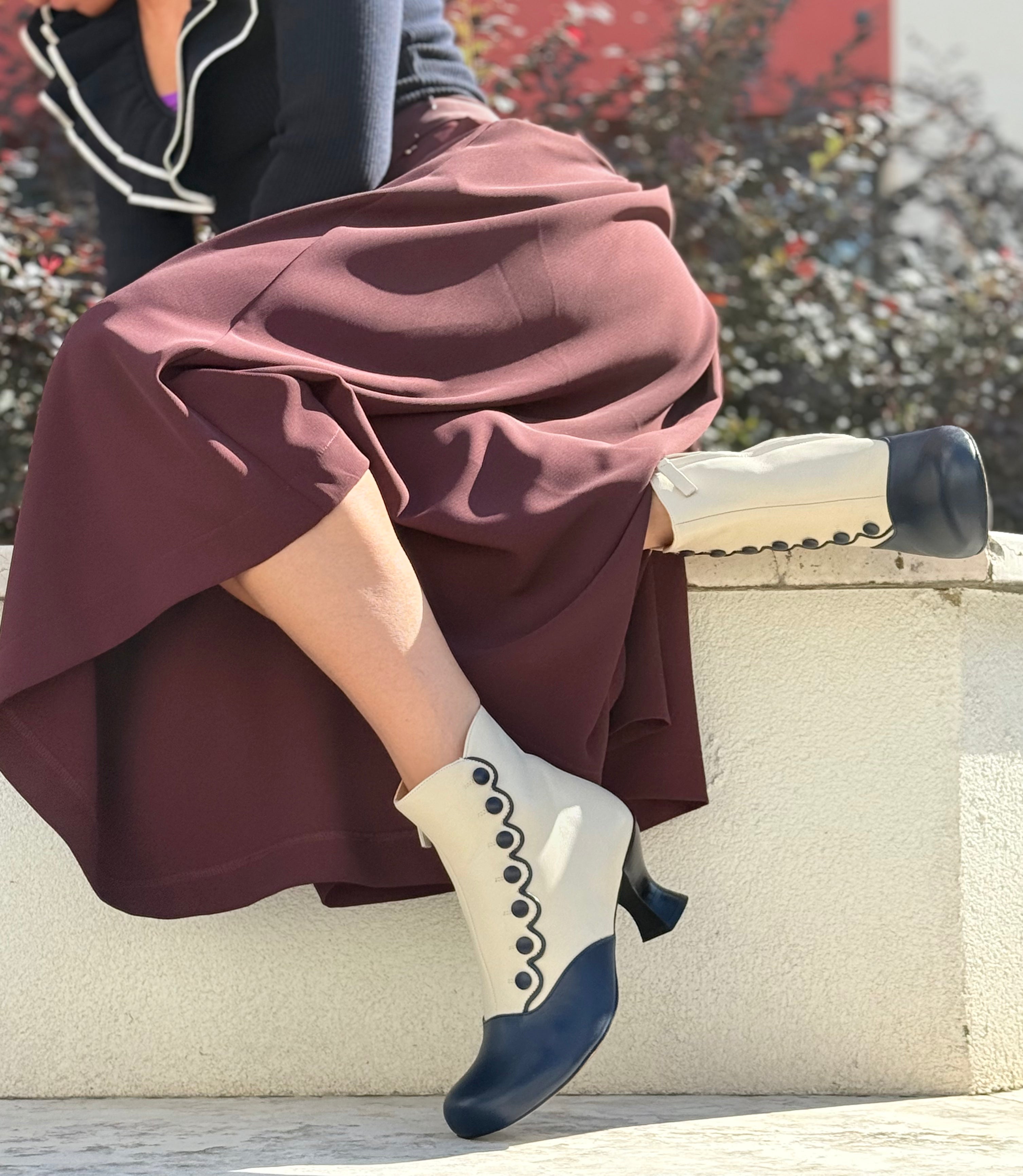 Image of MaryPoppins Cream tronchetto stile vintage in pelle blu e panna tacco 7artigianale Lagattaconglistivali